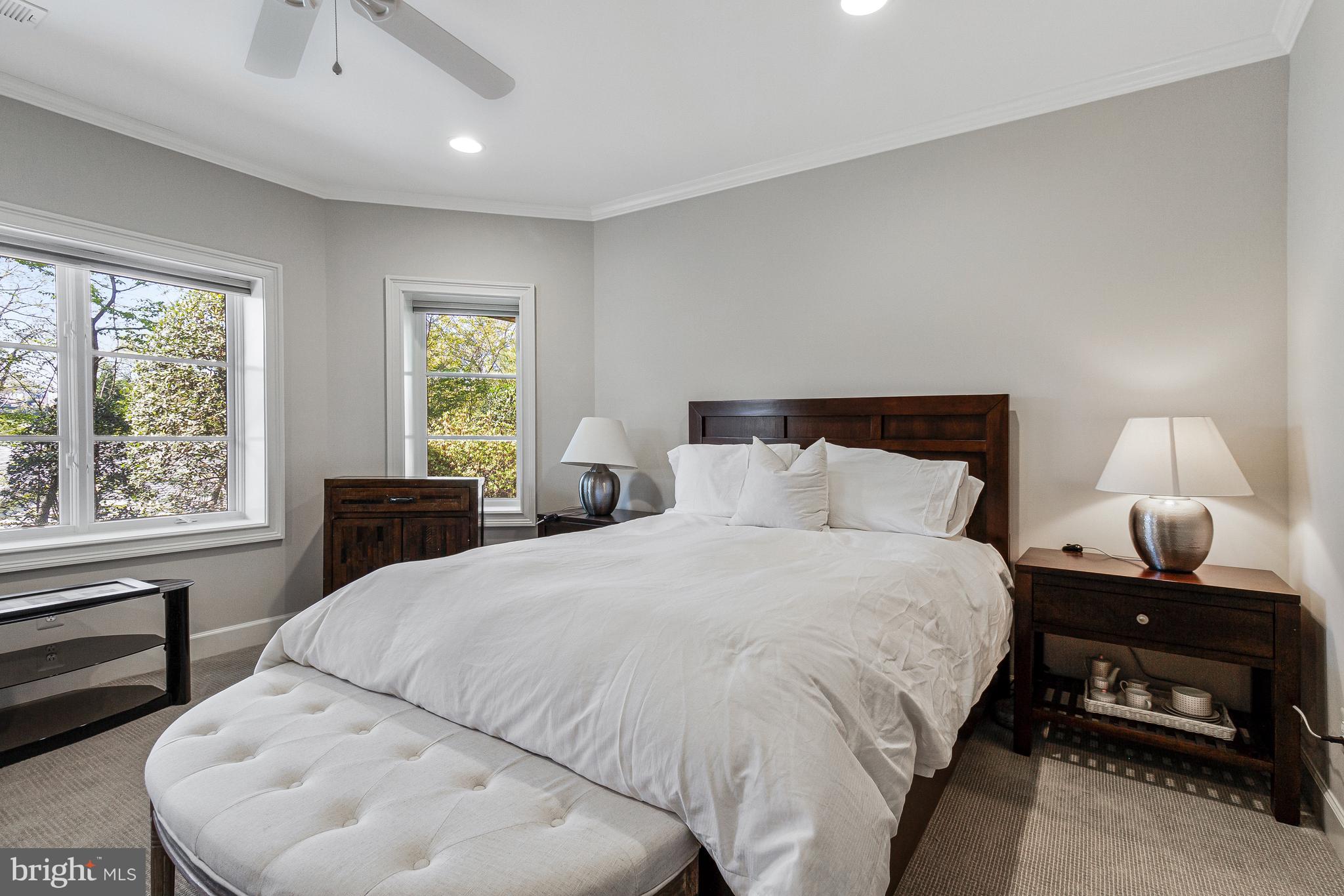 COUNTRY CLUB HILLS - Residential