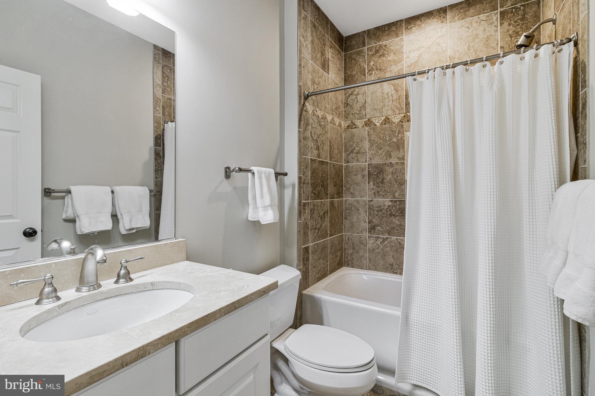 COUNTRY CLUB HILLS - Residential