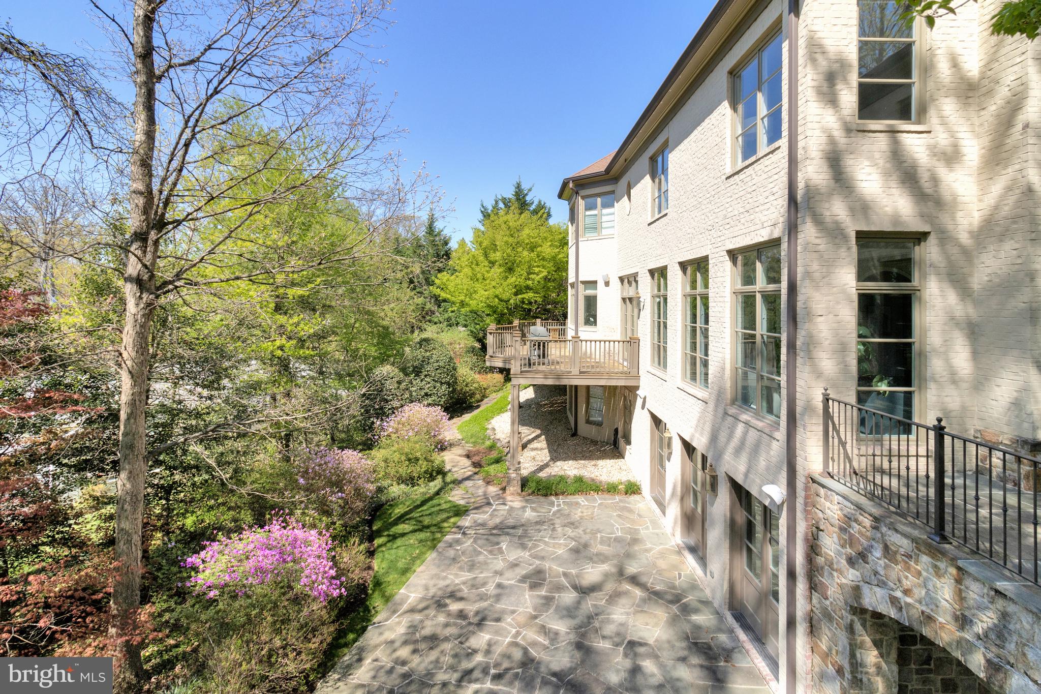 COUNTRY CLUB HILLS - Residential