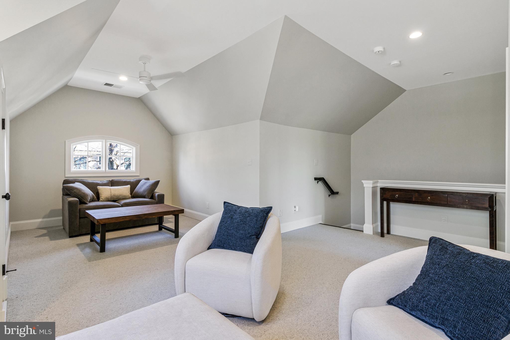 COUNTRY CLUB HILLS - Residential