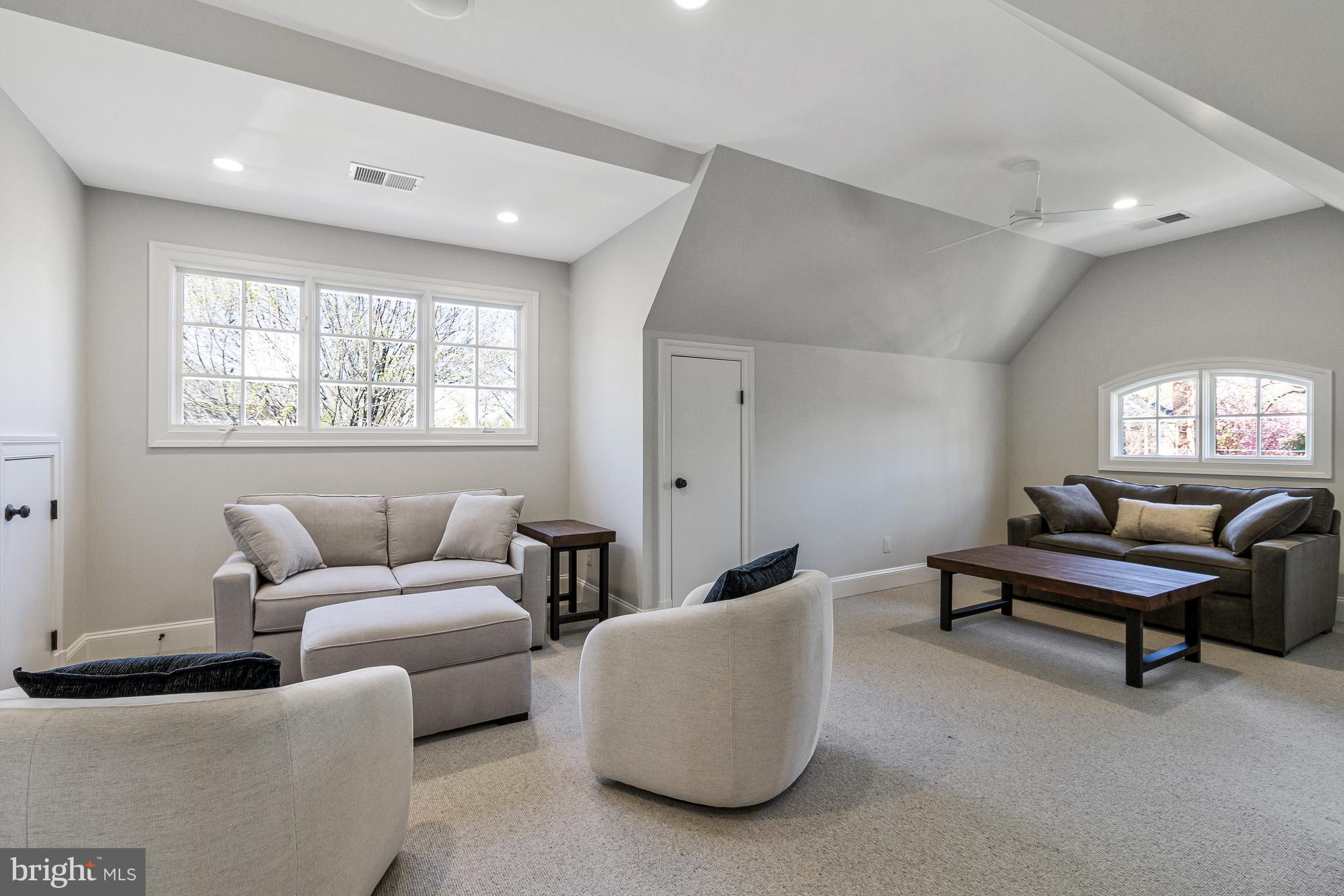 COUNTRY CLUB HILLS - Residential