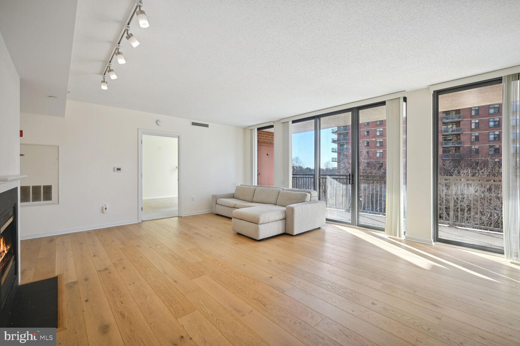 GALLERY AT WHITE FLINT - Residential