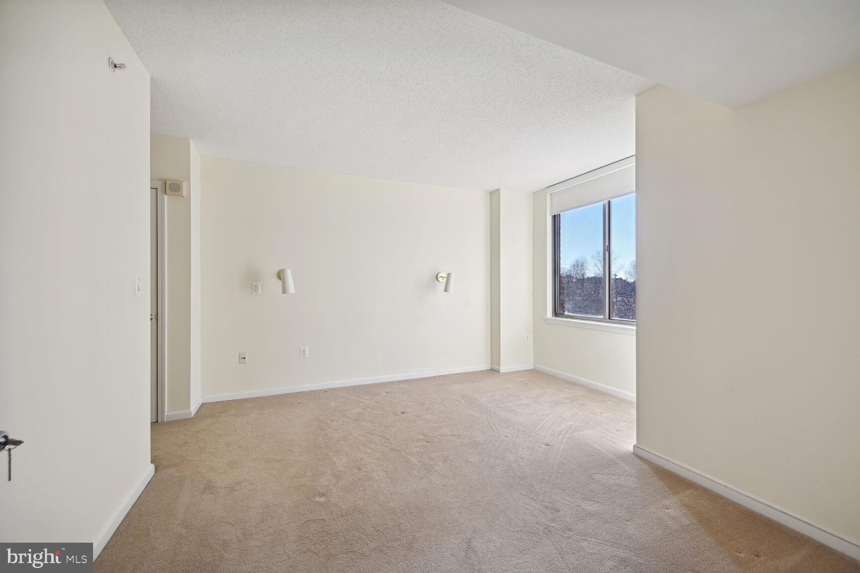 GALLERY AT WHITE FLINT - Residential