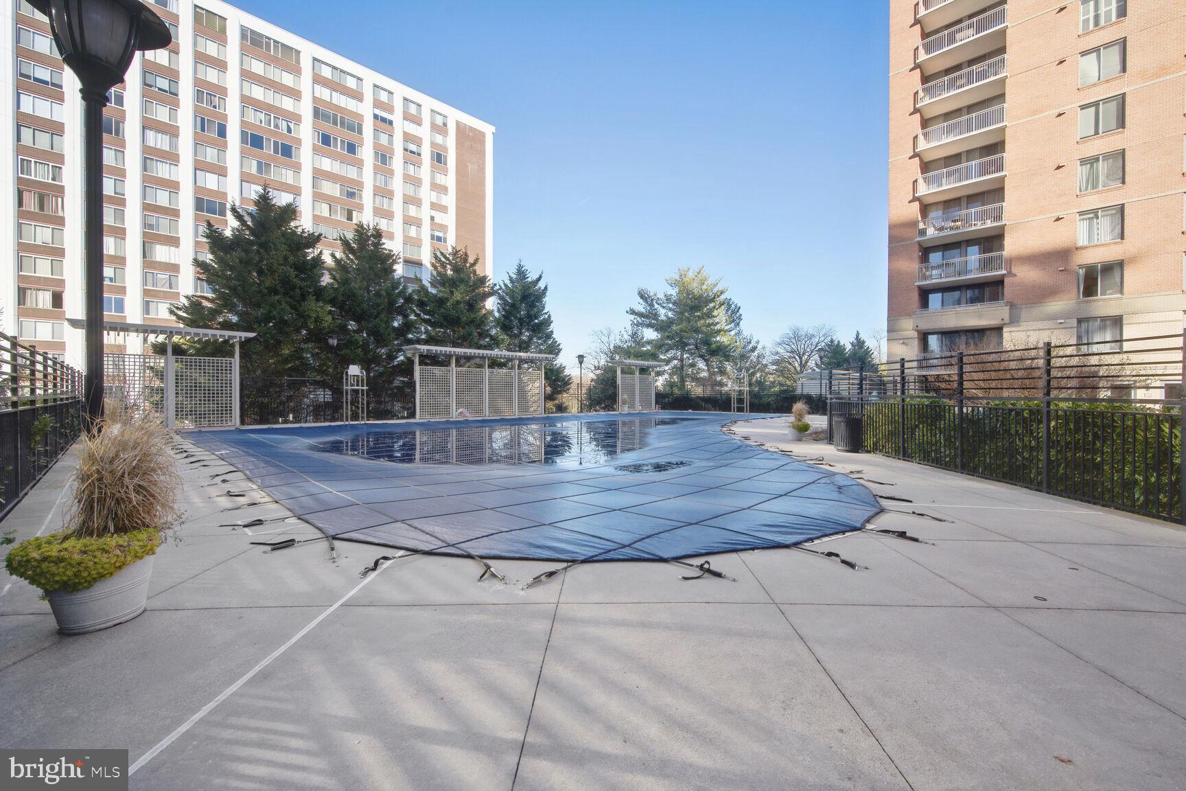 GALLERY AT WHITE FLINT - Residential