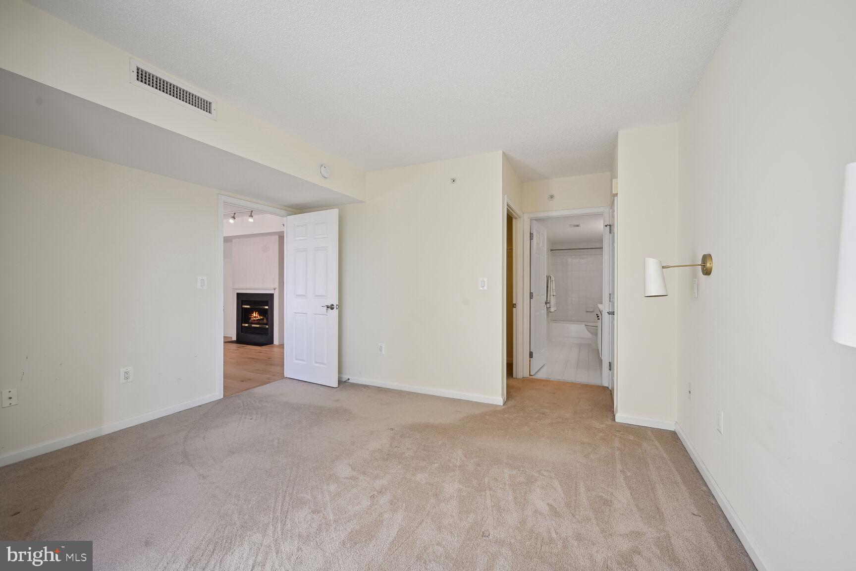 GALLERY AT WHITE FLINT - Residential