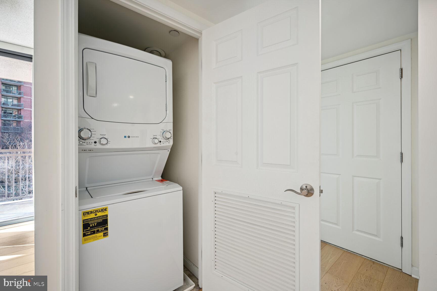 GALLERY AT WHITE FLINT - Residential