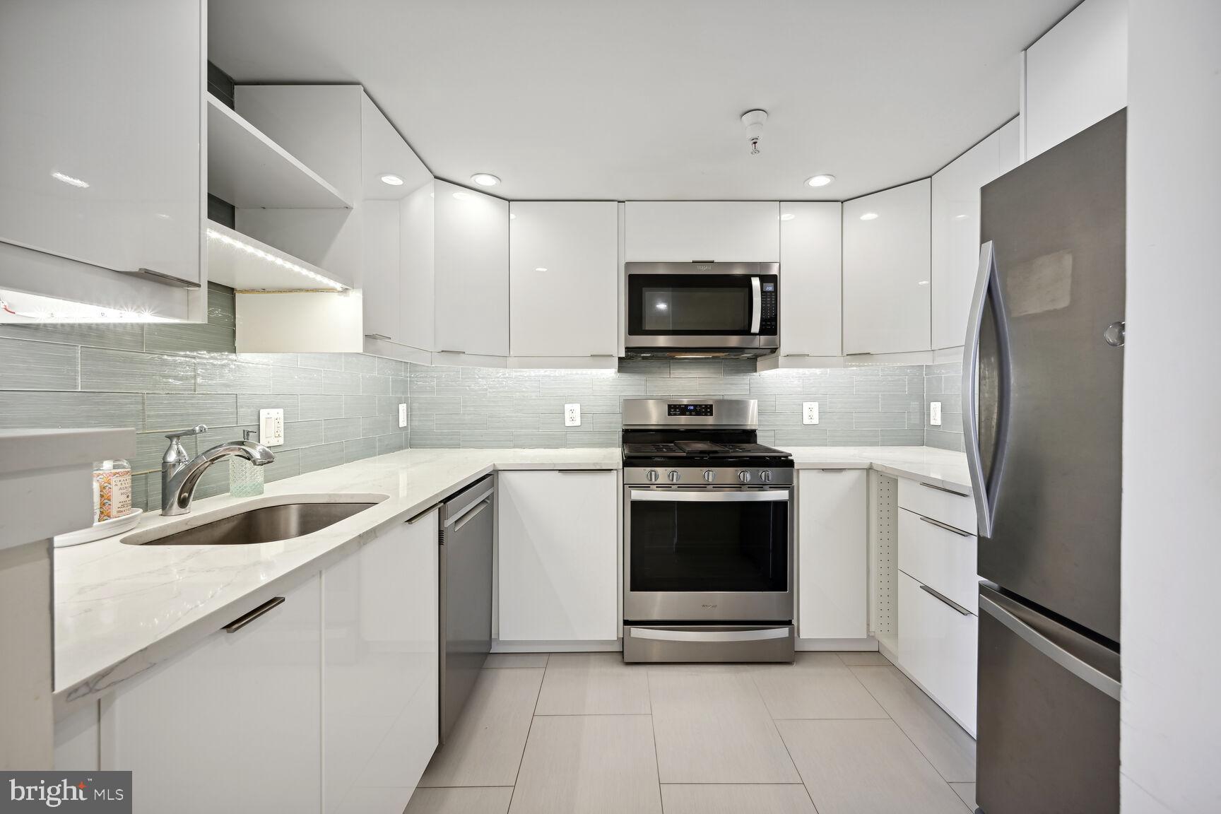 GALLERY AT WHITE FLINT - Residential