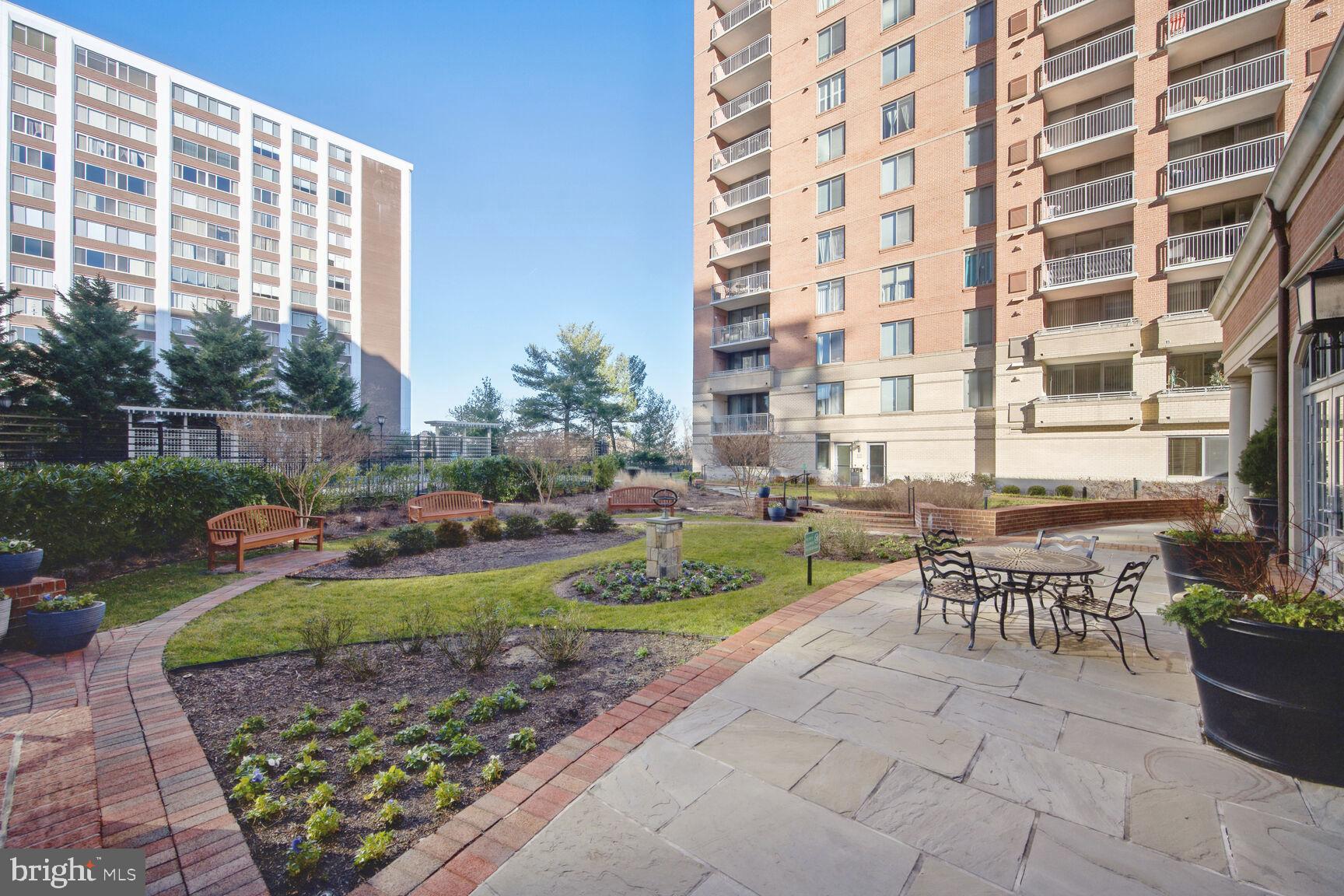 GALLERY AT WHITE FLINT - Residential