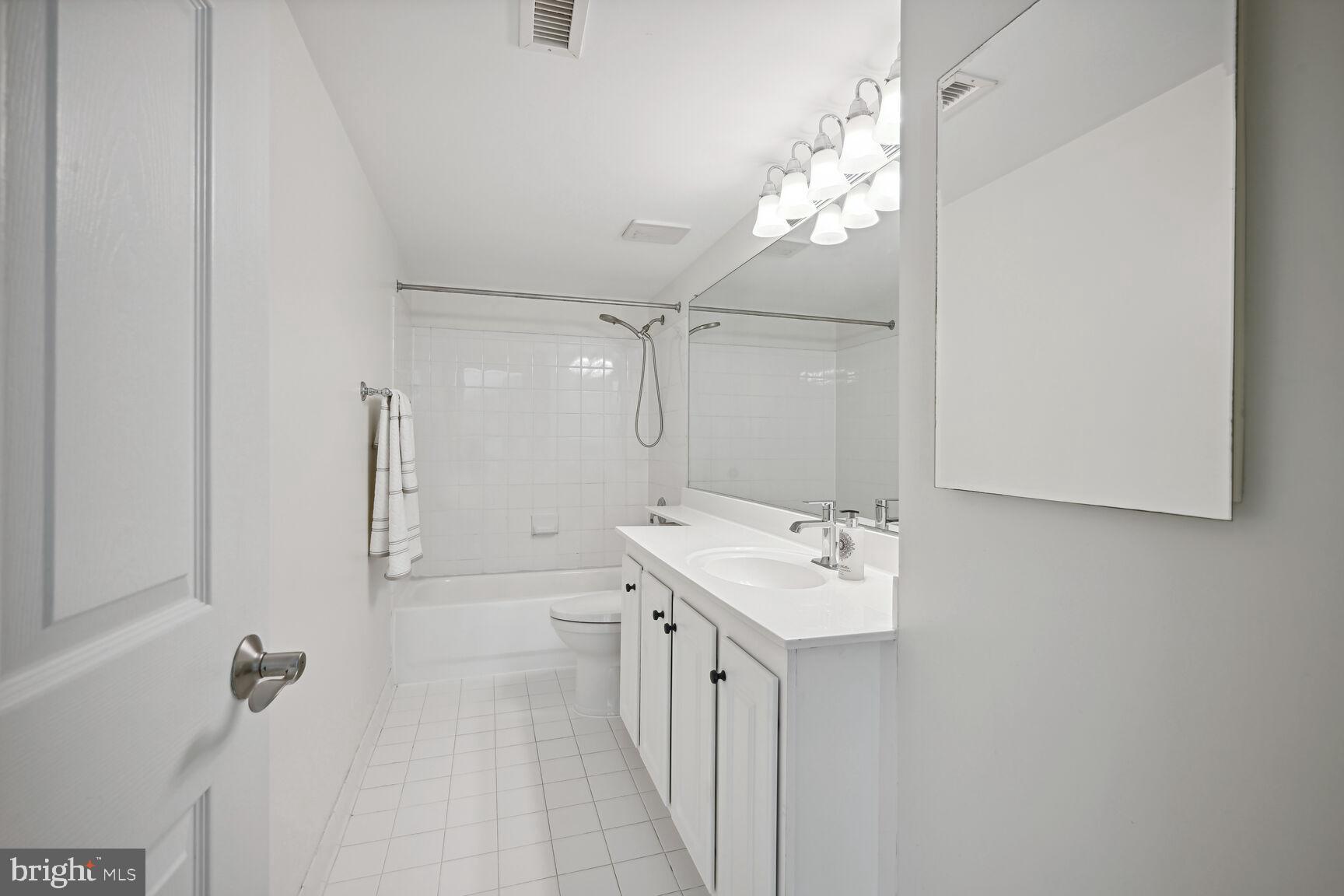 GALLERY AT WHITE FLINT - Residential