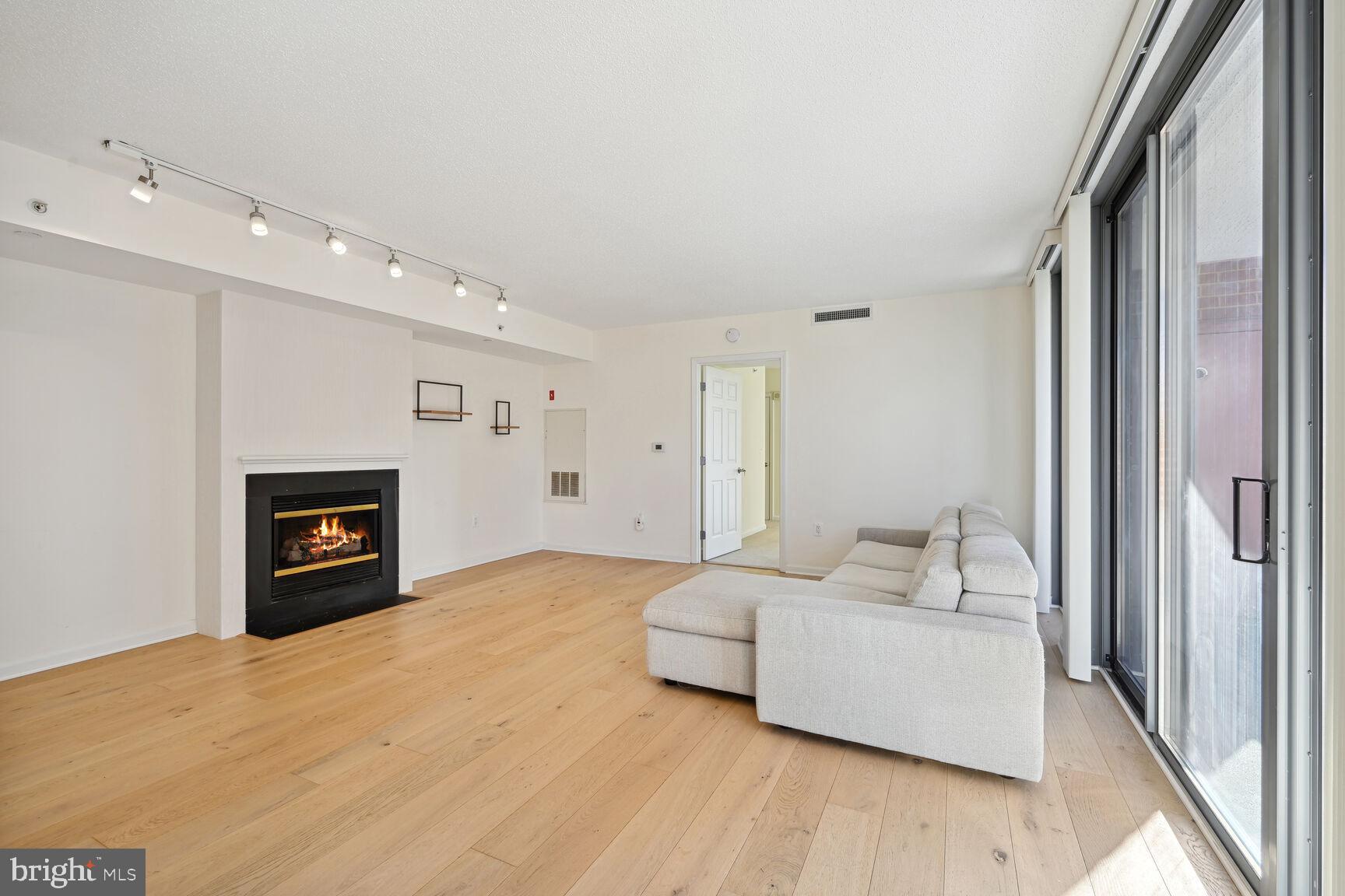 GALLERY AT WHITE FLINT - Residential