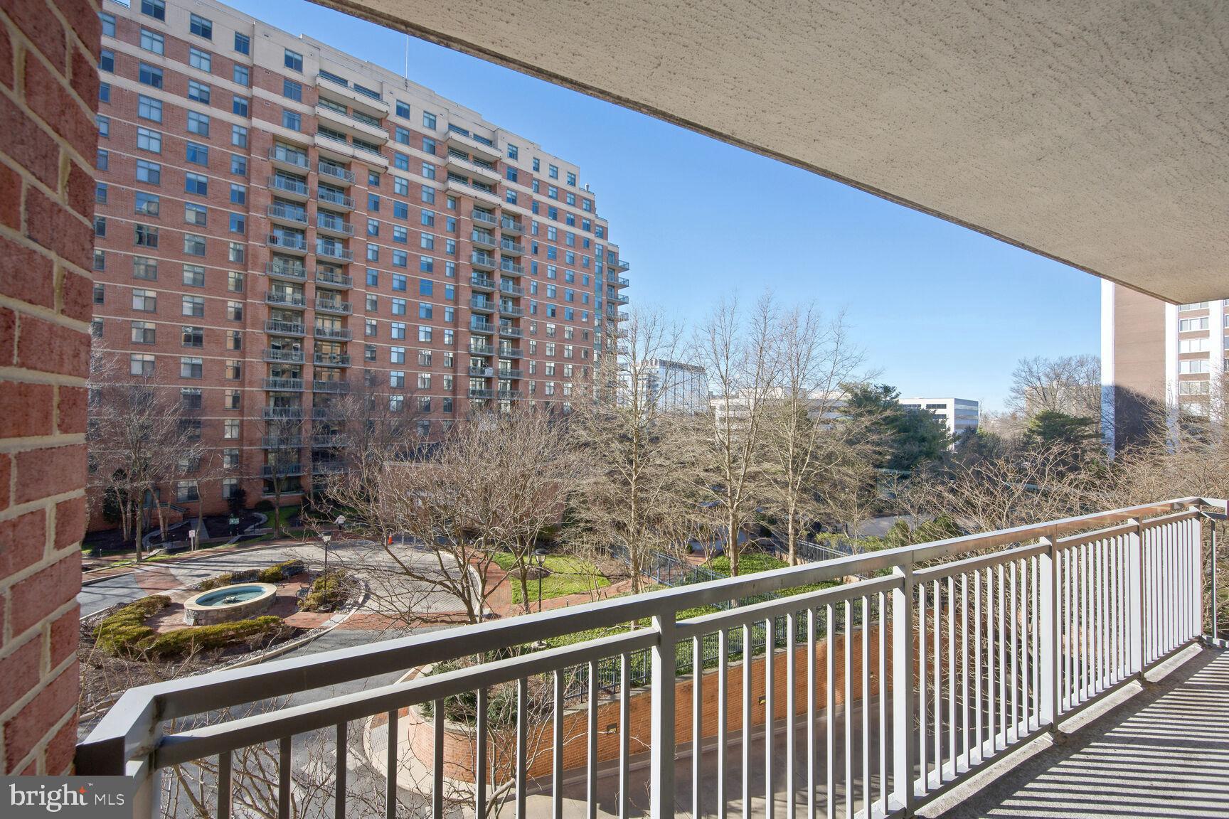 GALLERY AT WHITE FLINT - Residential