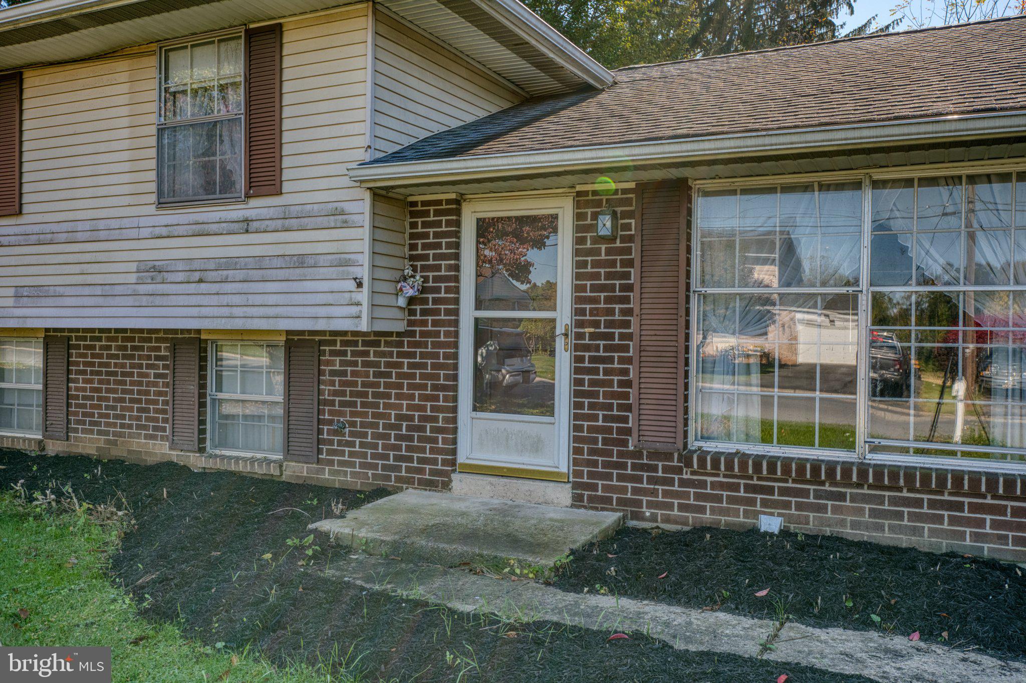 931 W FAIRWAY DRIVE