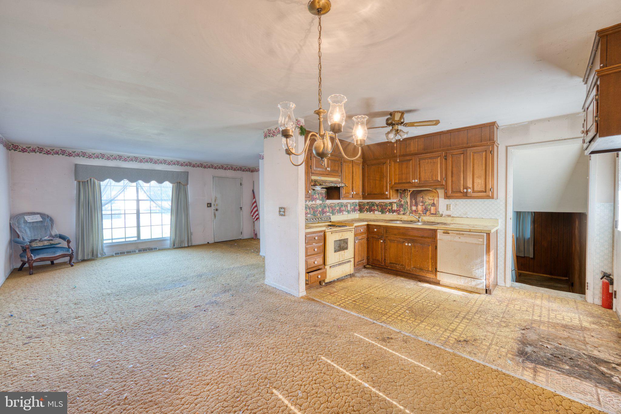 931 W FAIRWAY DRIVE