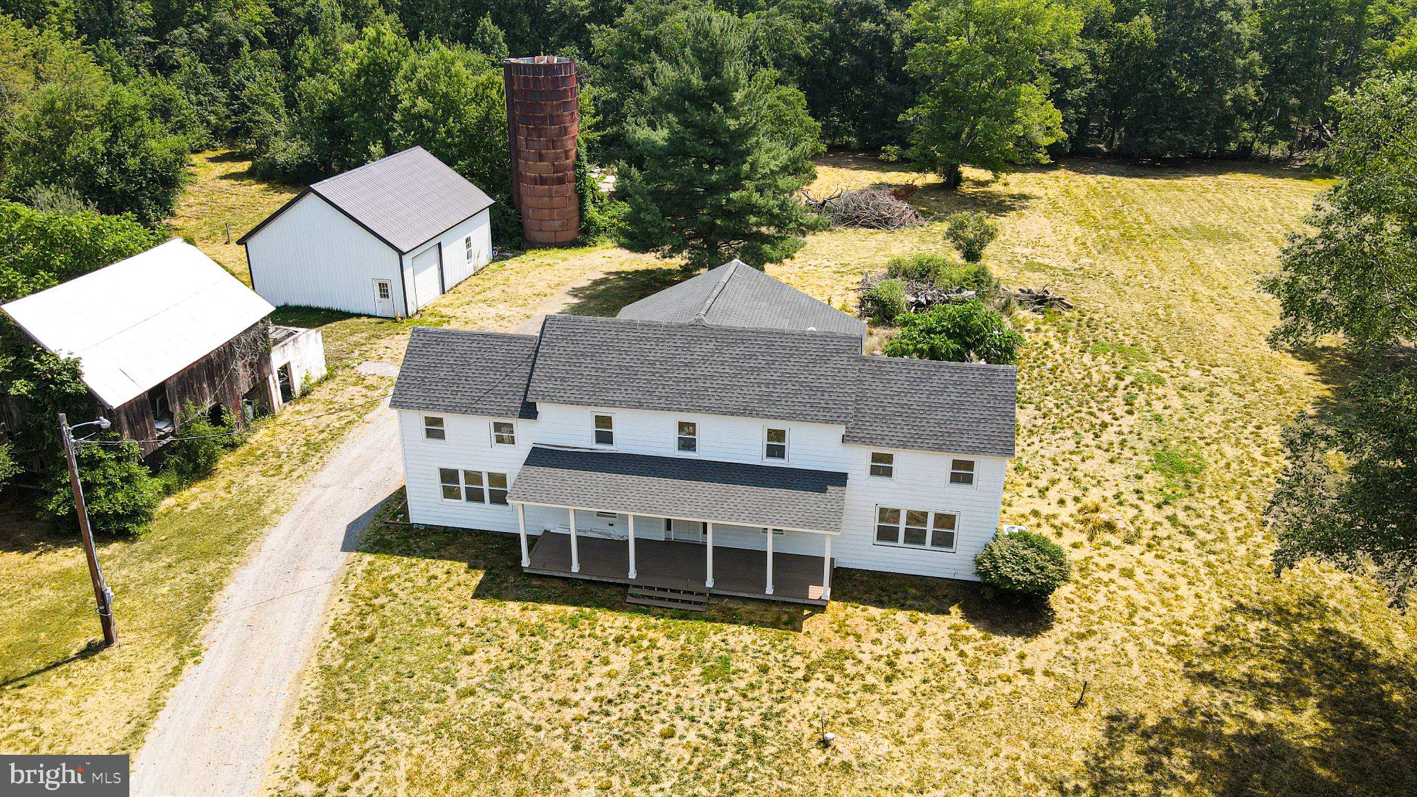742 TOBACCO ROAD