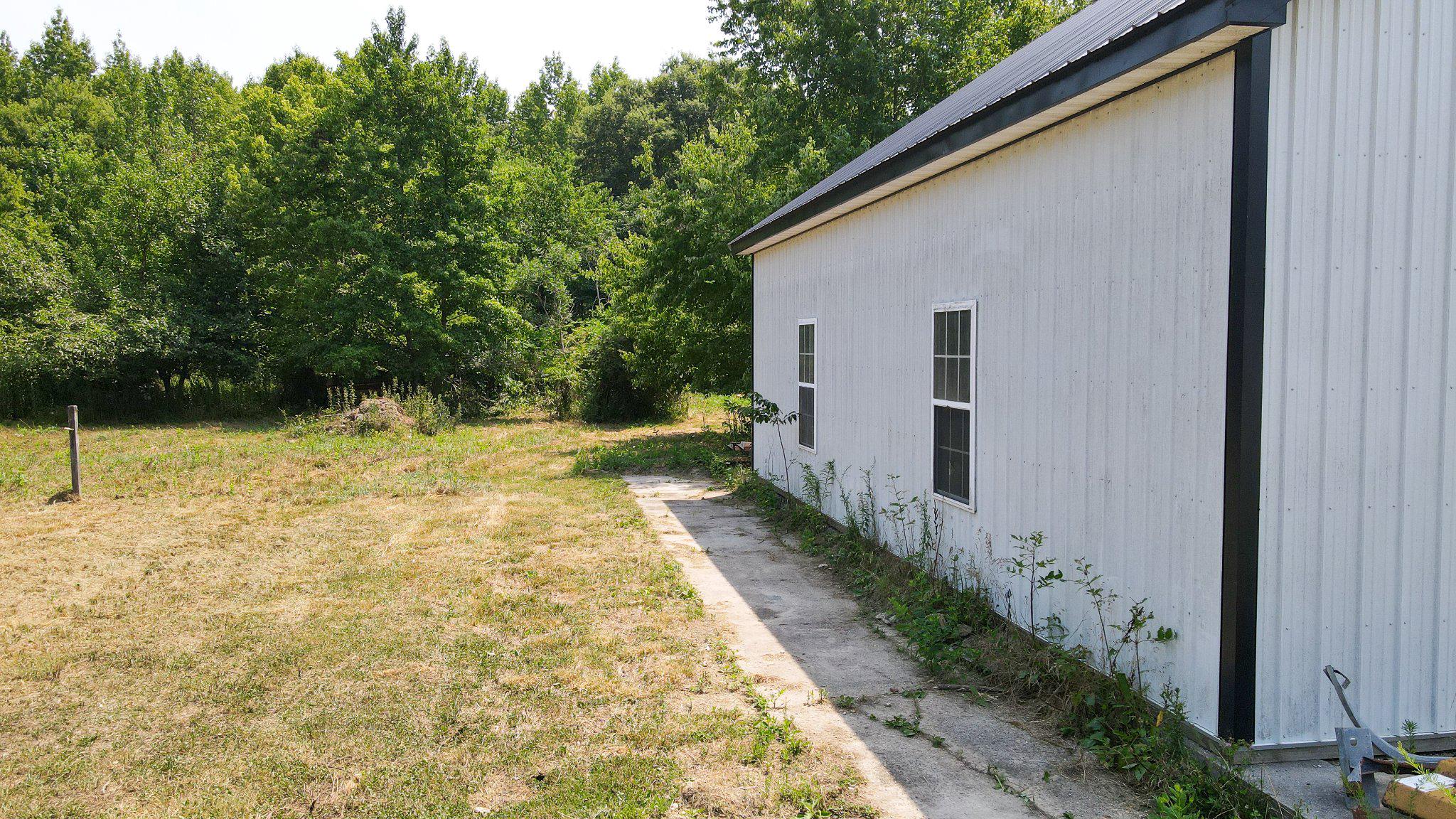 742 TOBACCO ROAD