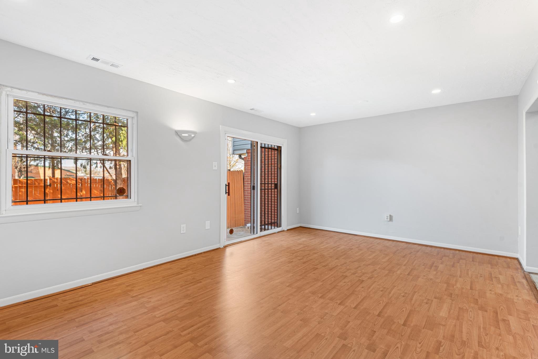 GLASSMANOR - Residential