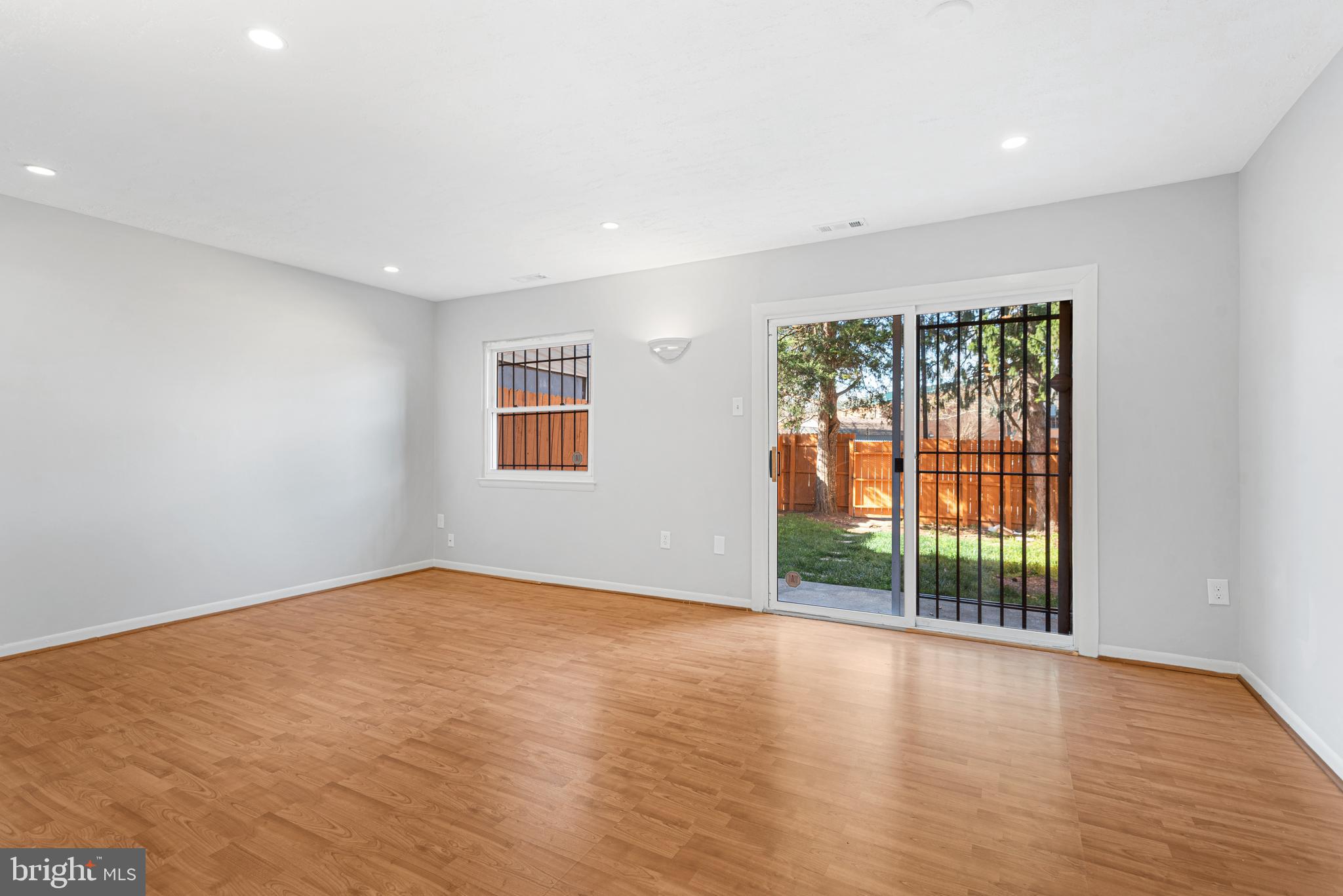 GLASSMANOR - Residential