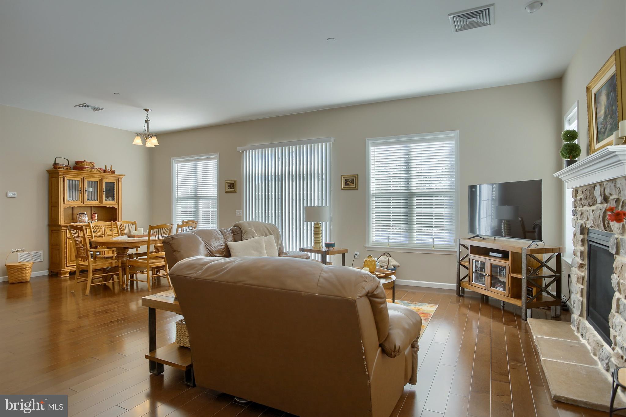 THE MANORS - Residential