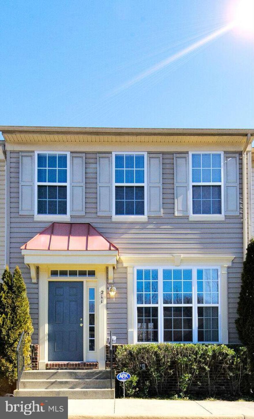 BEAUTIFUL TOWNHOUSE WITH OVER  2400 SF FINISHED...  New carpet/freshly painted.  Large livin/dining rm combo.  Nice kitchen w/ new appliances and breakfast bar.  Sitting room off kitchen.  Master with full bath and walk in closet.  Lower level has spacious recreation rm, and large fourth bedrm (NTC) with walk in closet, and full bath. Backs to trees..Mins to  Quantico, I-95, shopping/restaurants.