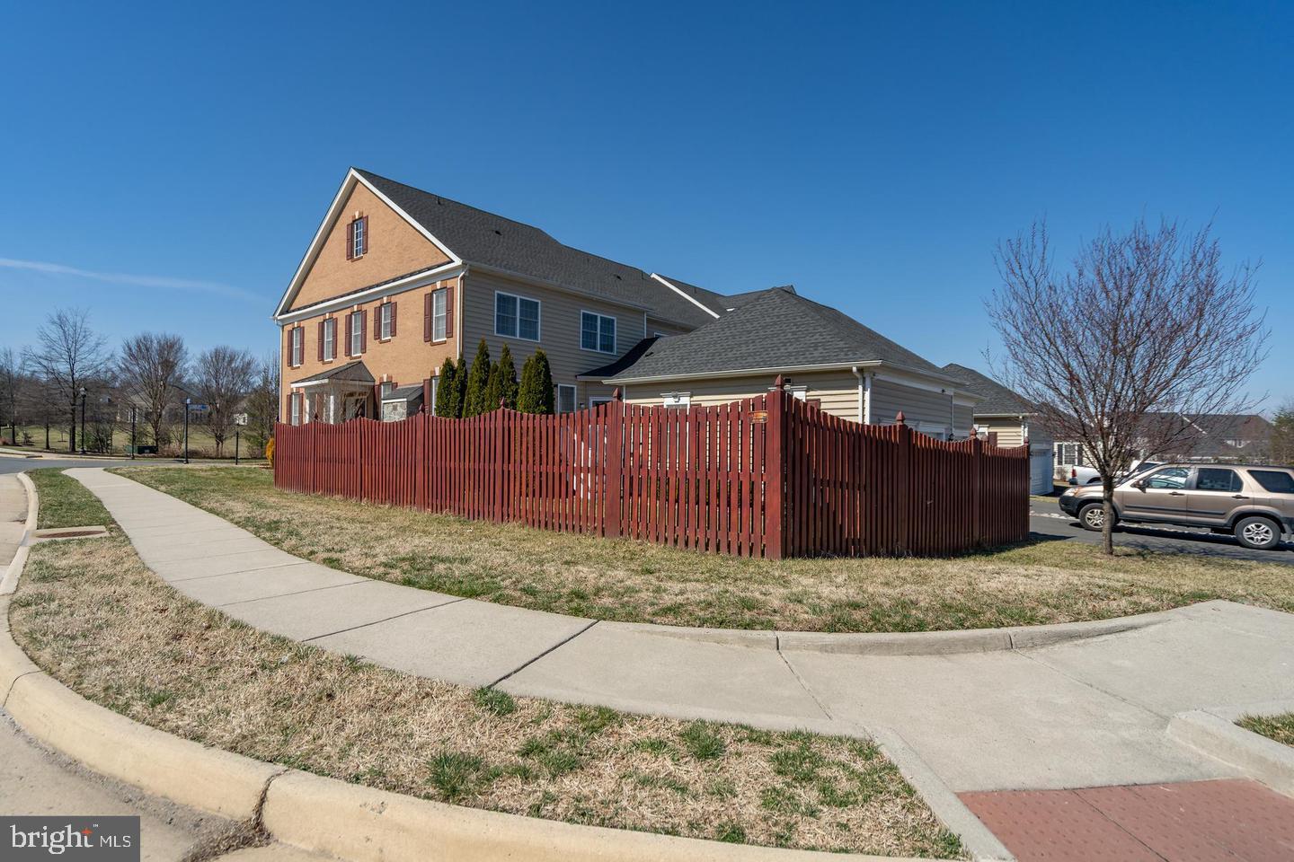 LOUDOUN VALLEY OLD TOWNE - Residential Lease