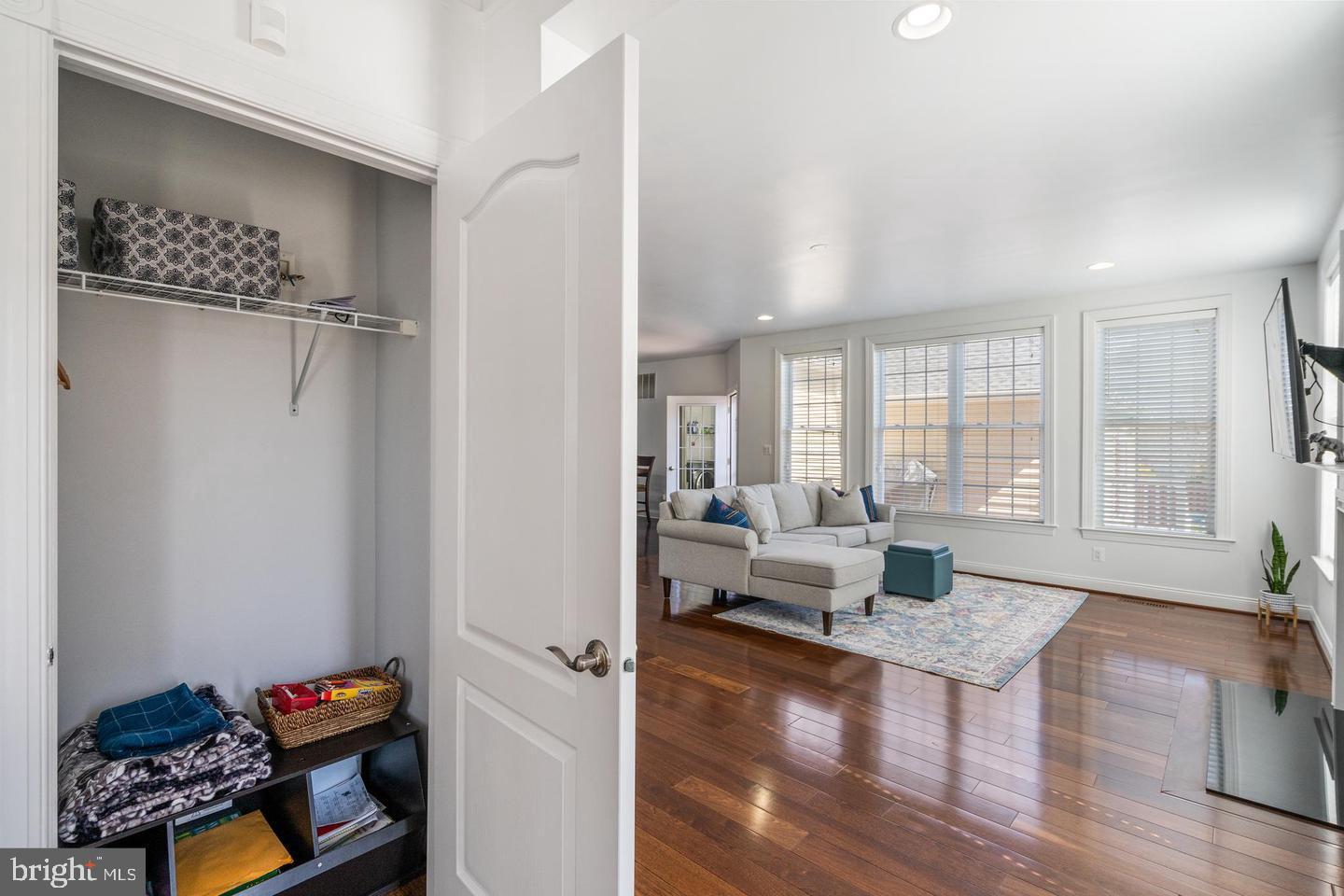 LOUDOUN VALLEY OLD TOWNE - Residential Lease