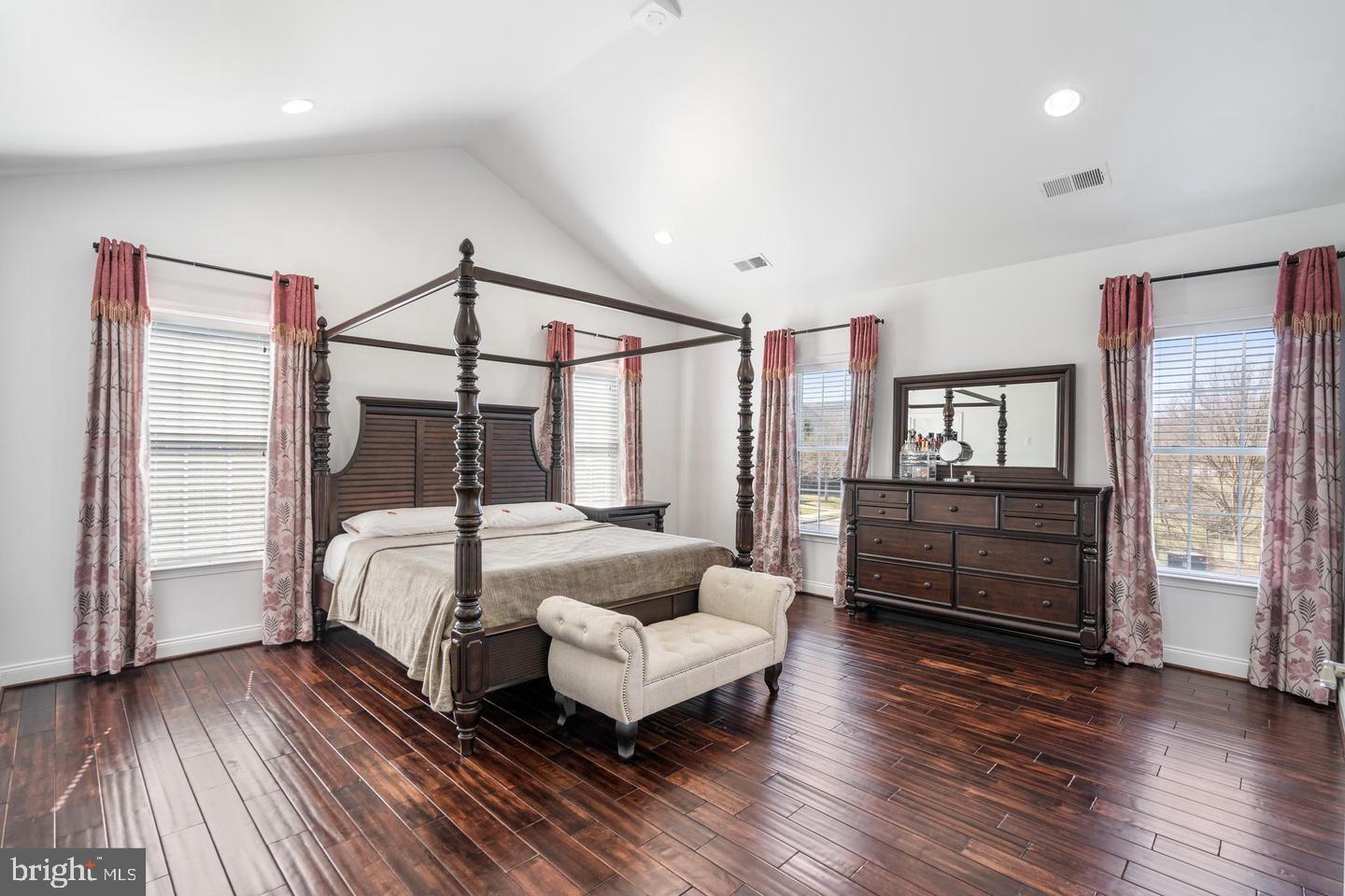 LOUDOUN VALLEY OLD TOWNE - Residential Lease