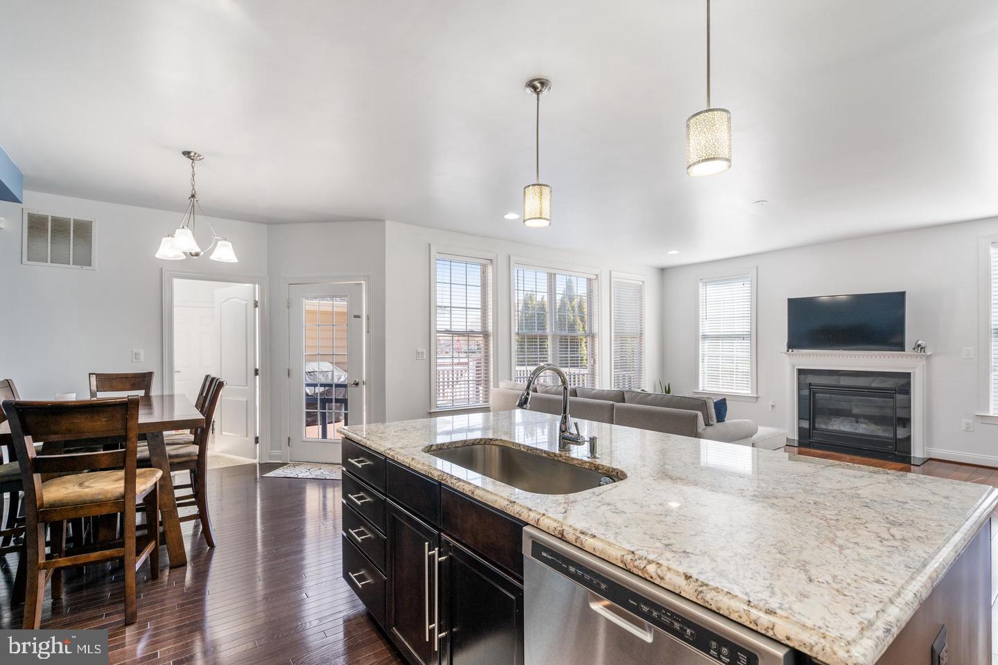 LOUDOUN VALLEY OLD TOWNE - Residential Lease