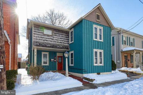 Photo of 16 E Market Street, LITITZ, PA 17543 (MLS # PALA2082880)