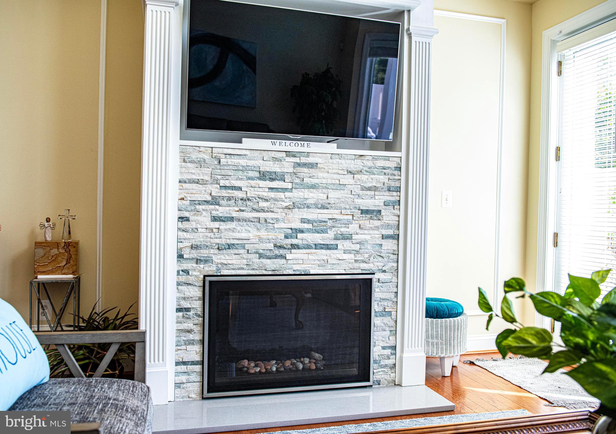 WATERS EDGE - Residential