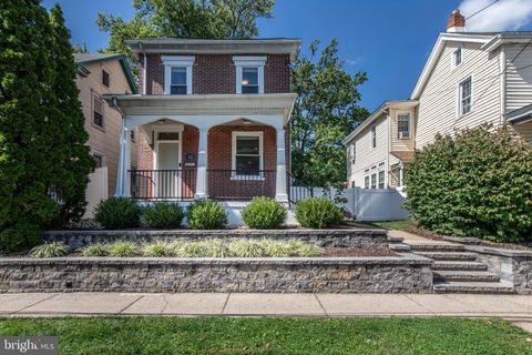 Photo of 132 Green Street, LANSDALE, PA 19446 (MLS # PAMC2155624)