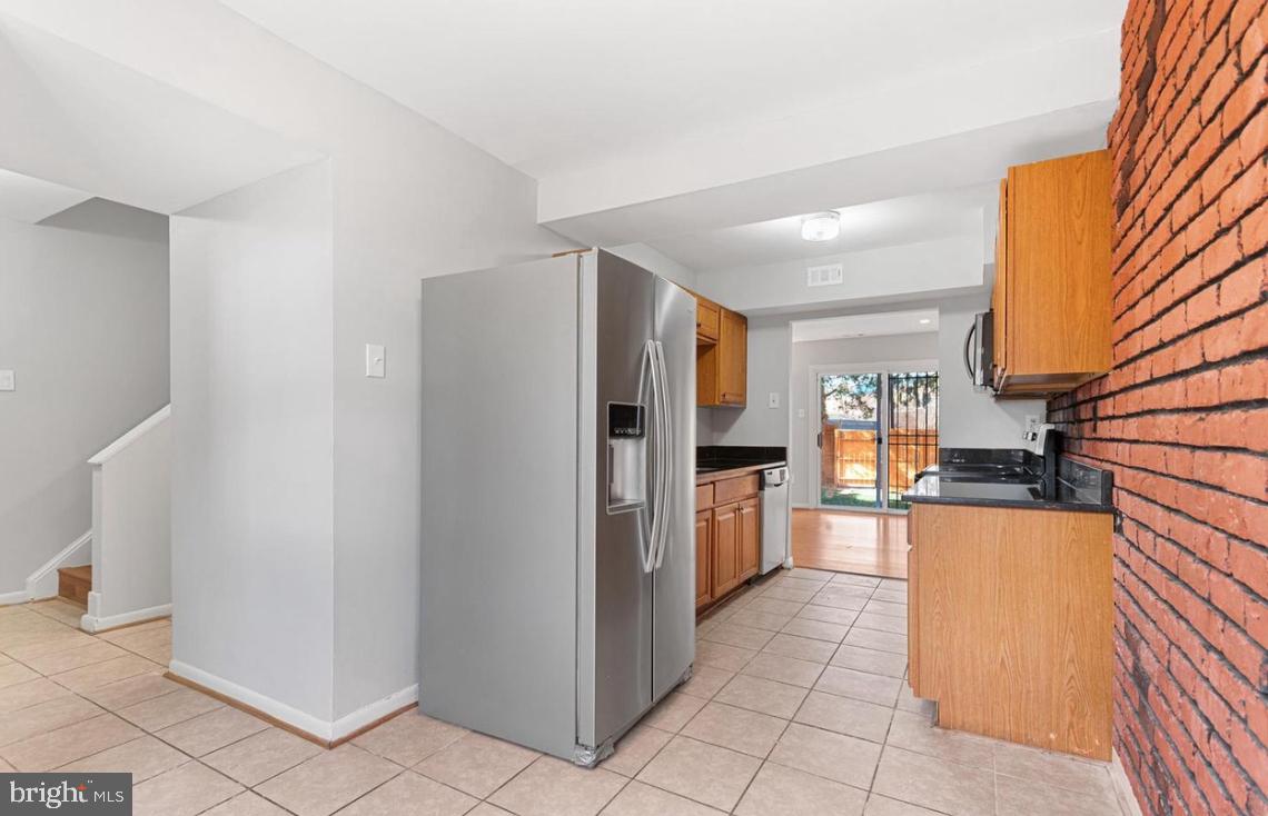 GLASSMANOR - Residential Lease