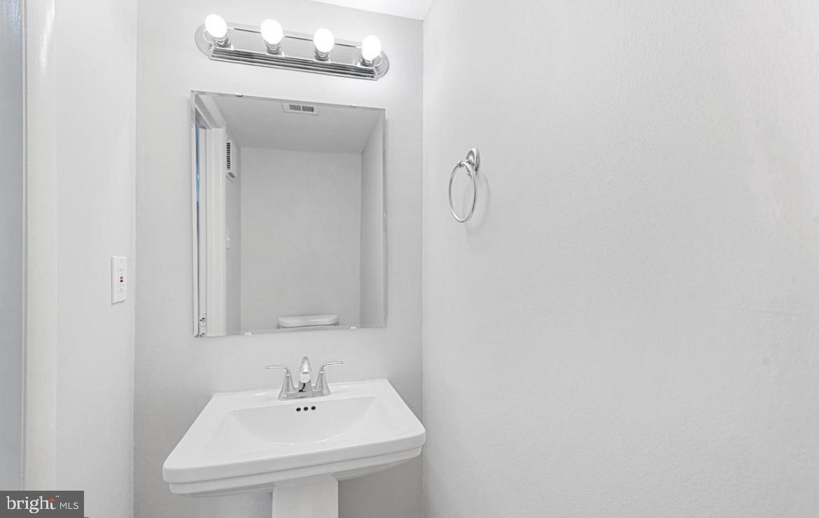 GLASSMANOR - Residential Lease