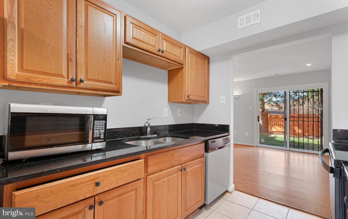 GLASSMANOR - Residential Lease