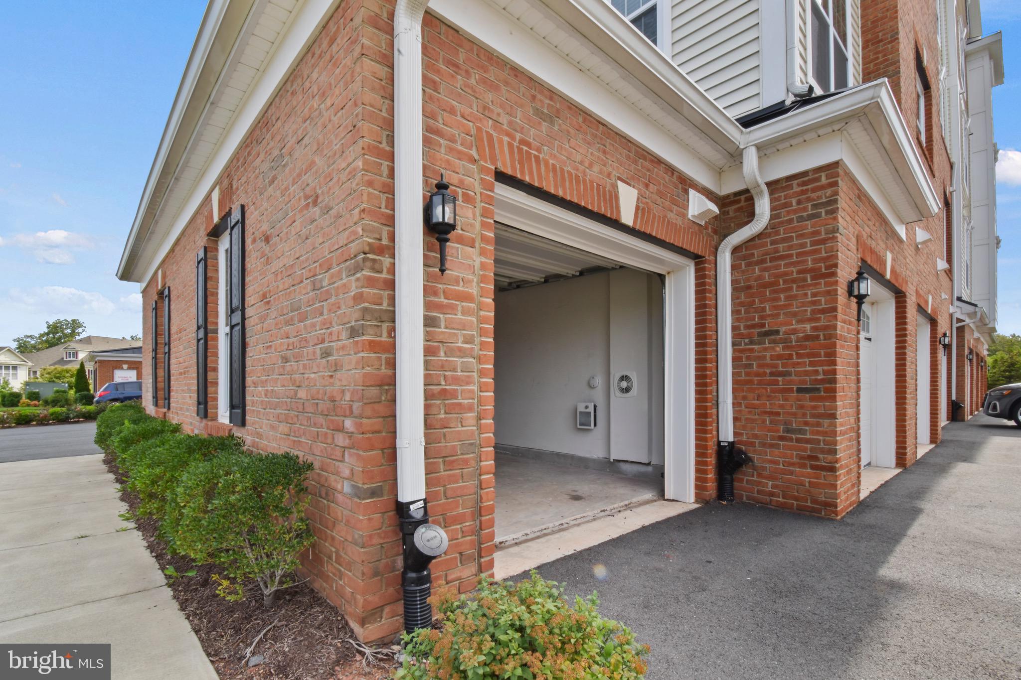 REGENCY AT ASHBURN - Residential