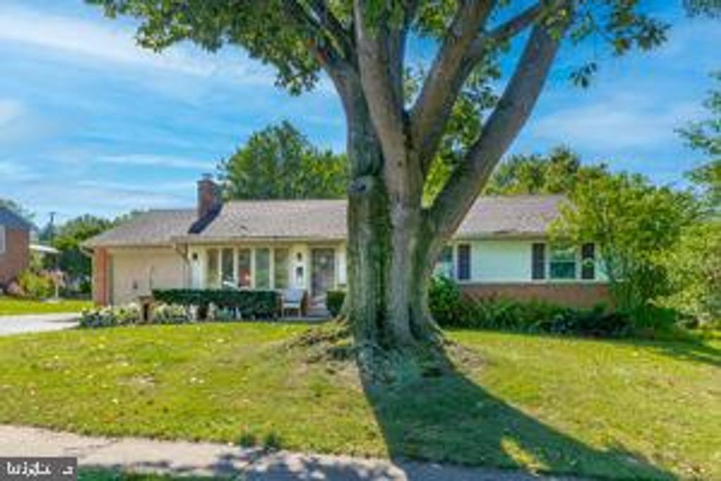 Photo of 356 LANDIS AVE, MILLERSVILLE, PA 17551 (MLS # PALA2039384)