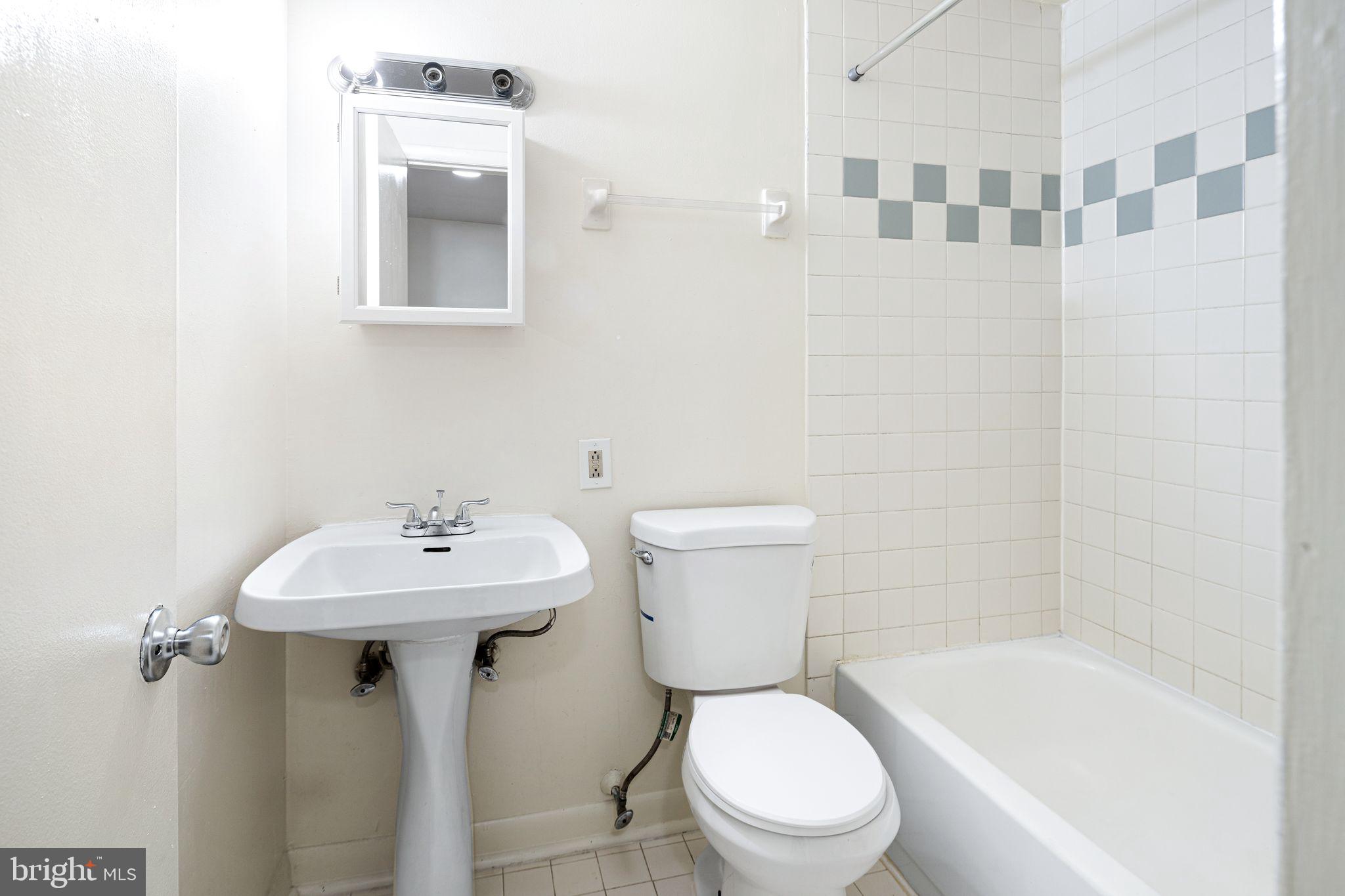 UNIVERSITY CITY - Residential Lease