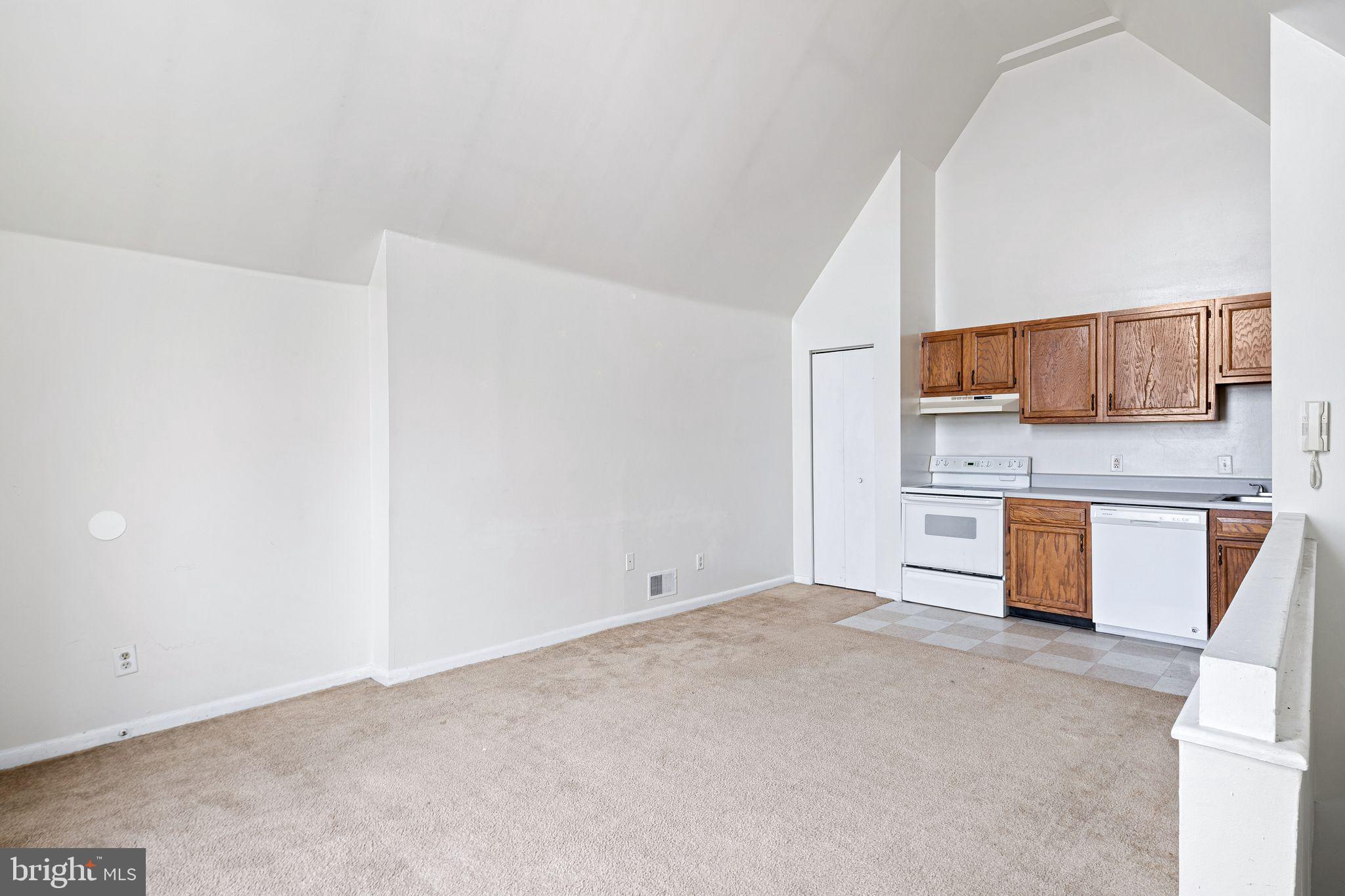 UNIVERSITY CITY - Residential Lease