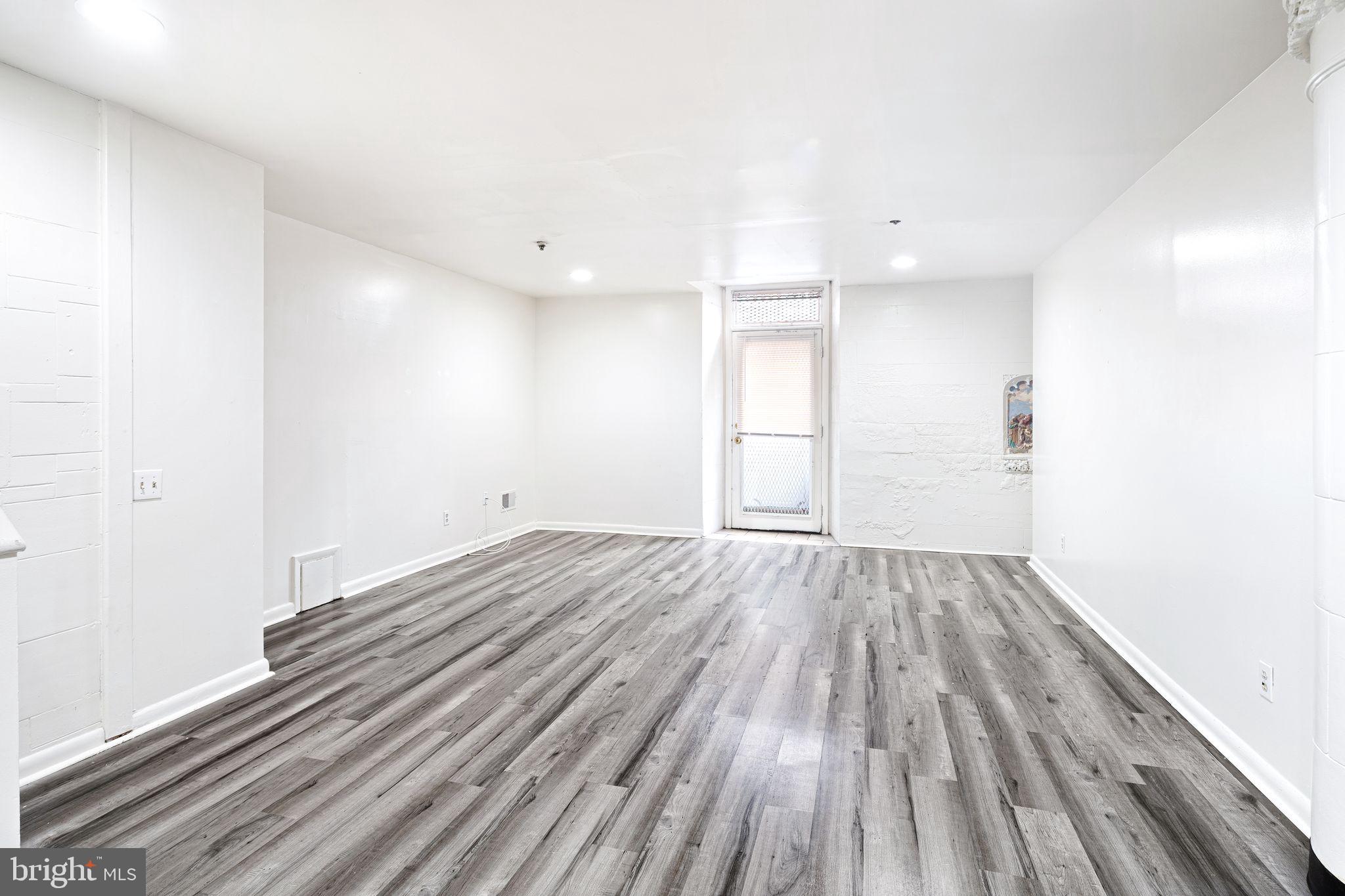 UNIVERSITY CITY - Residential Lease