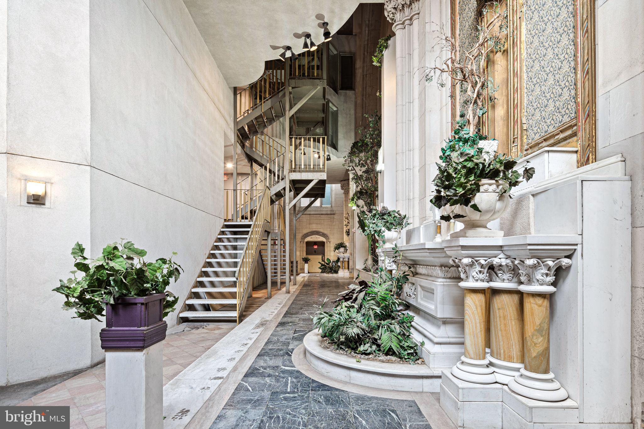 UNIVERSITY CITY - Residential Lease