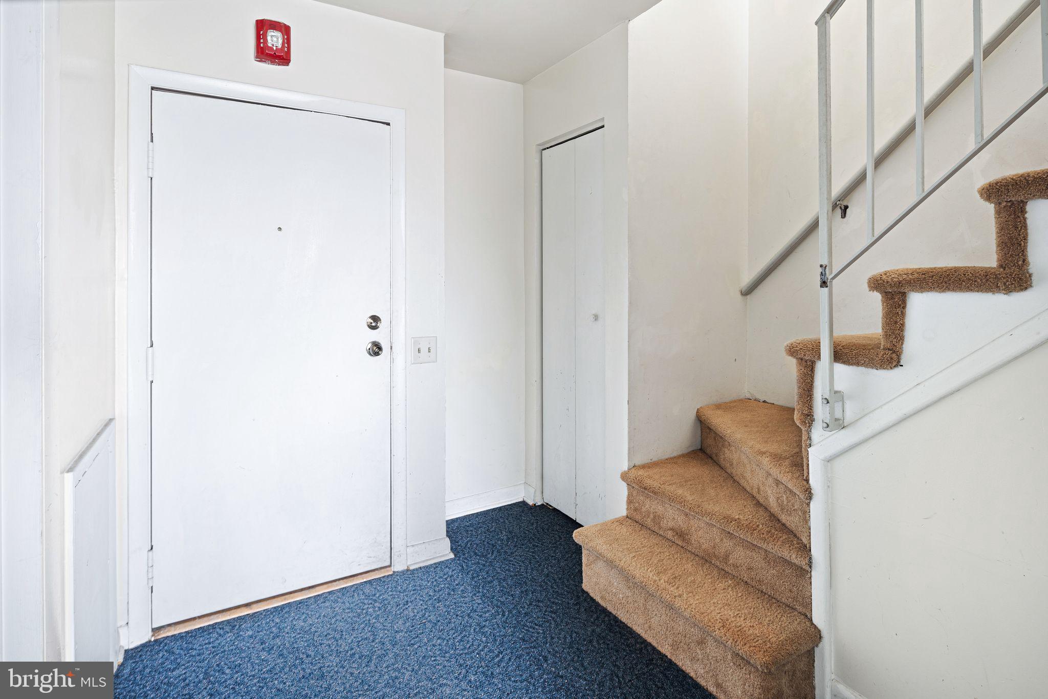 UNIVERSITY CITY - Residential Lease