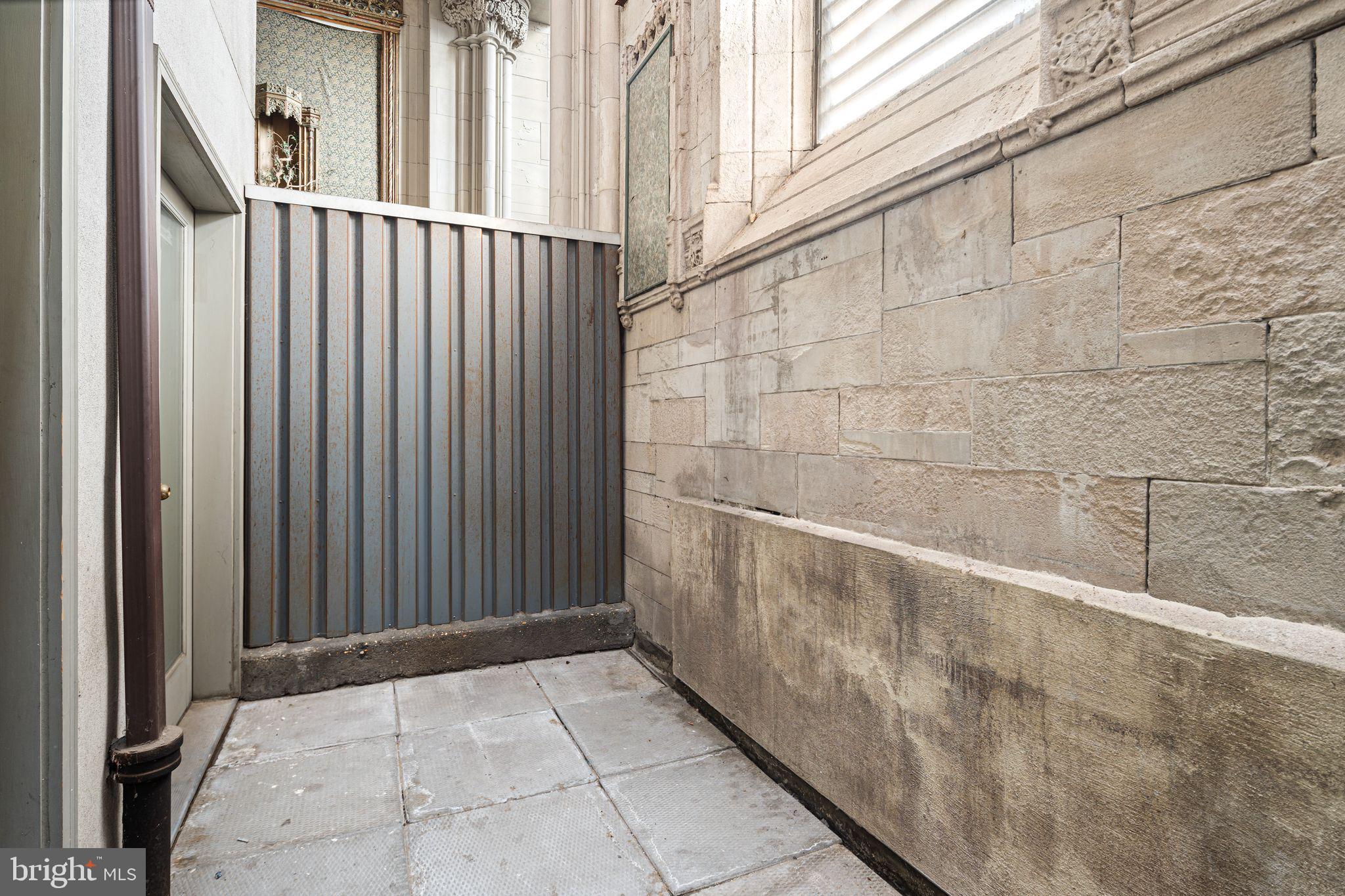 UNIVERSITY CITY - Residential Lease