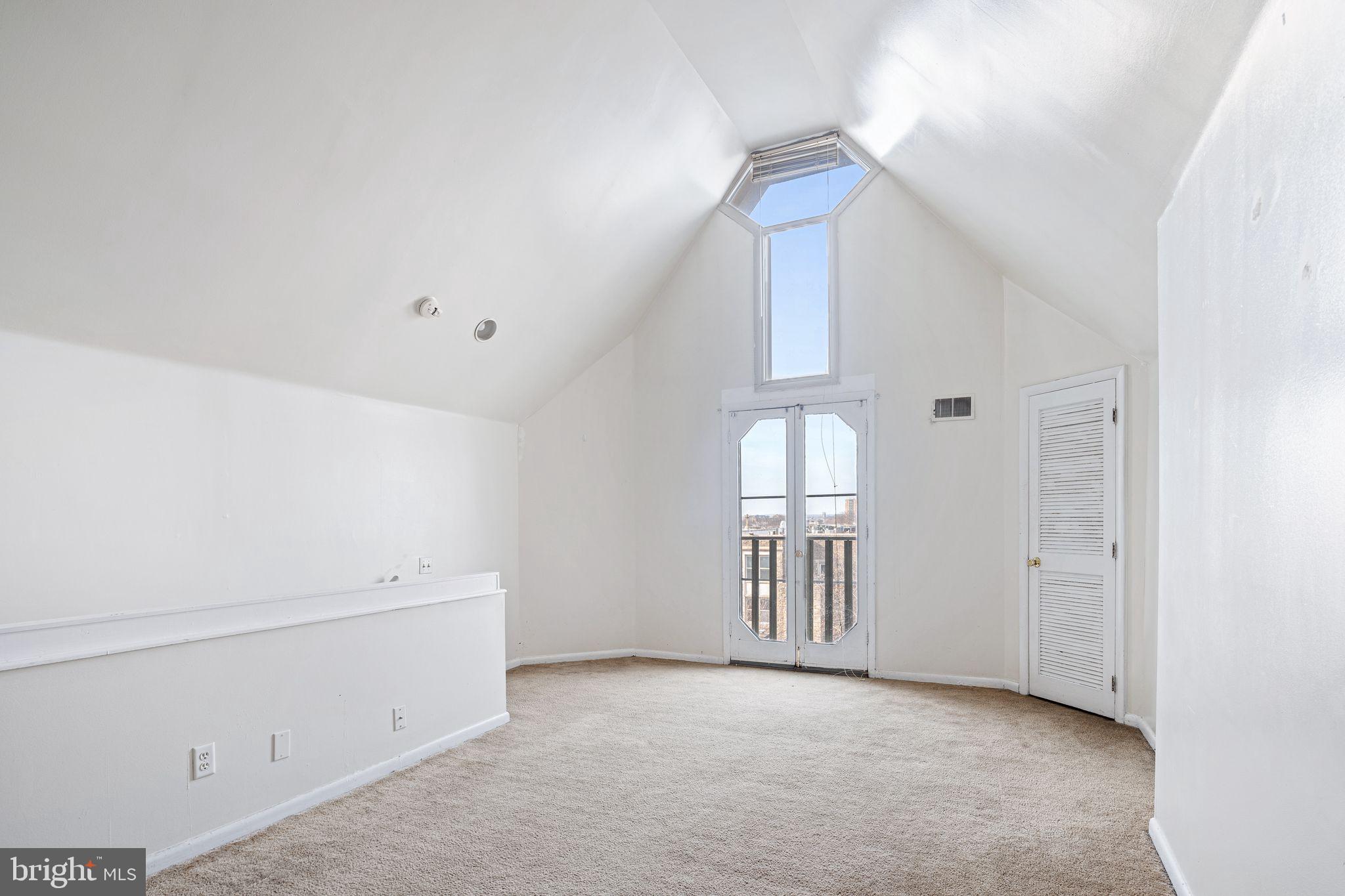 UNIVERSITY CITY - Residential Lease