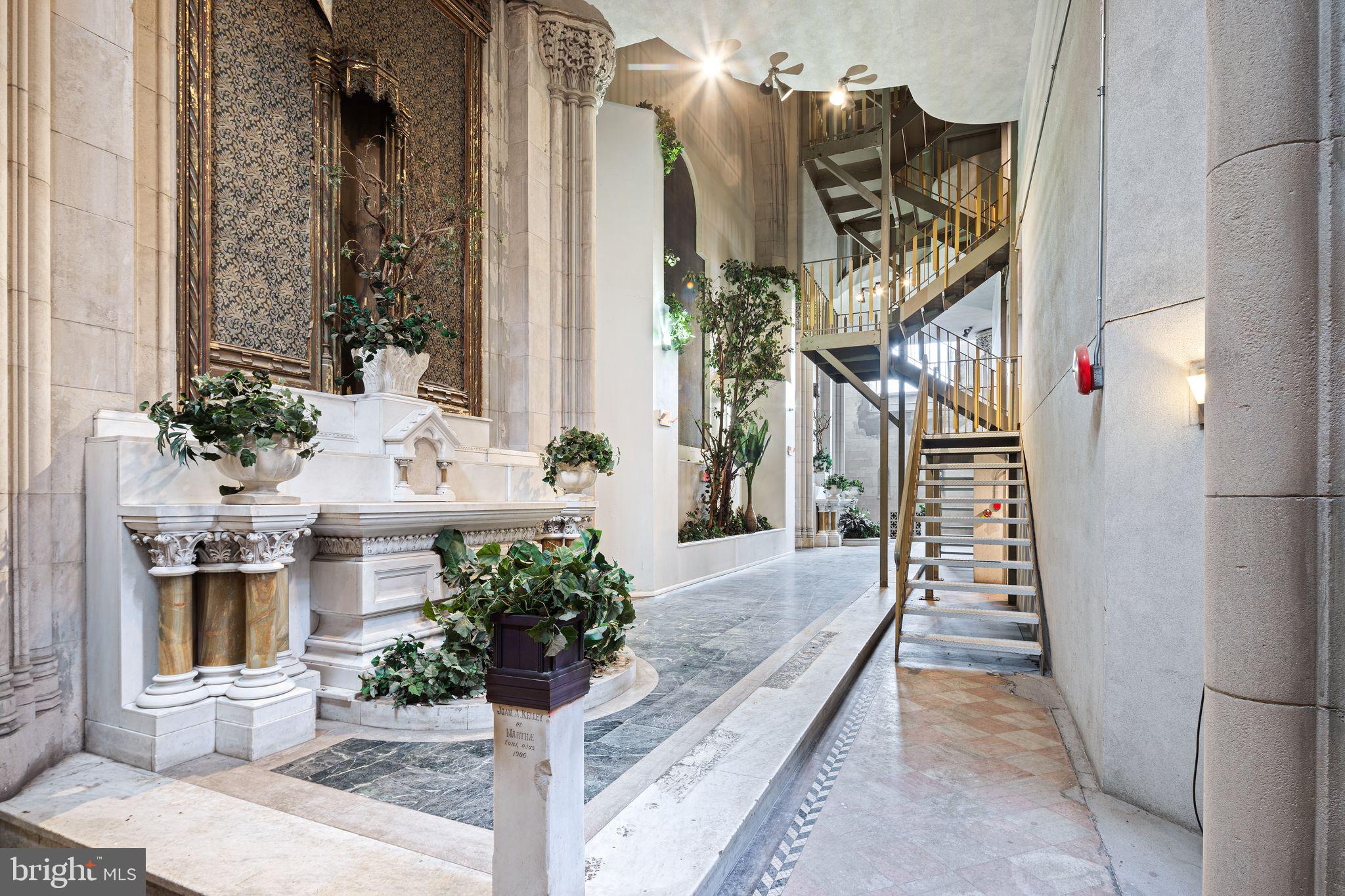 UNIVERSITY CITY - Residential Lease