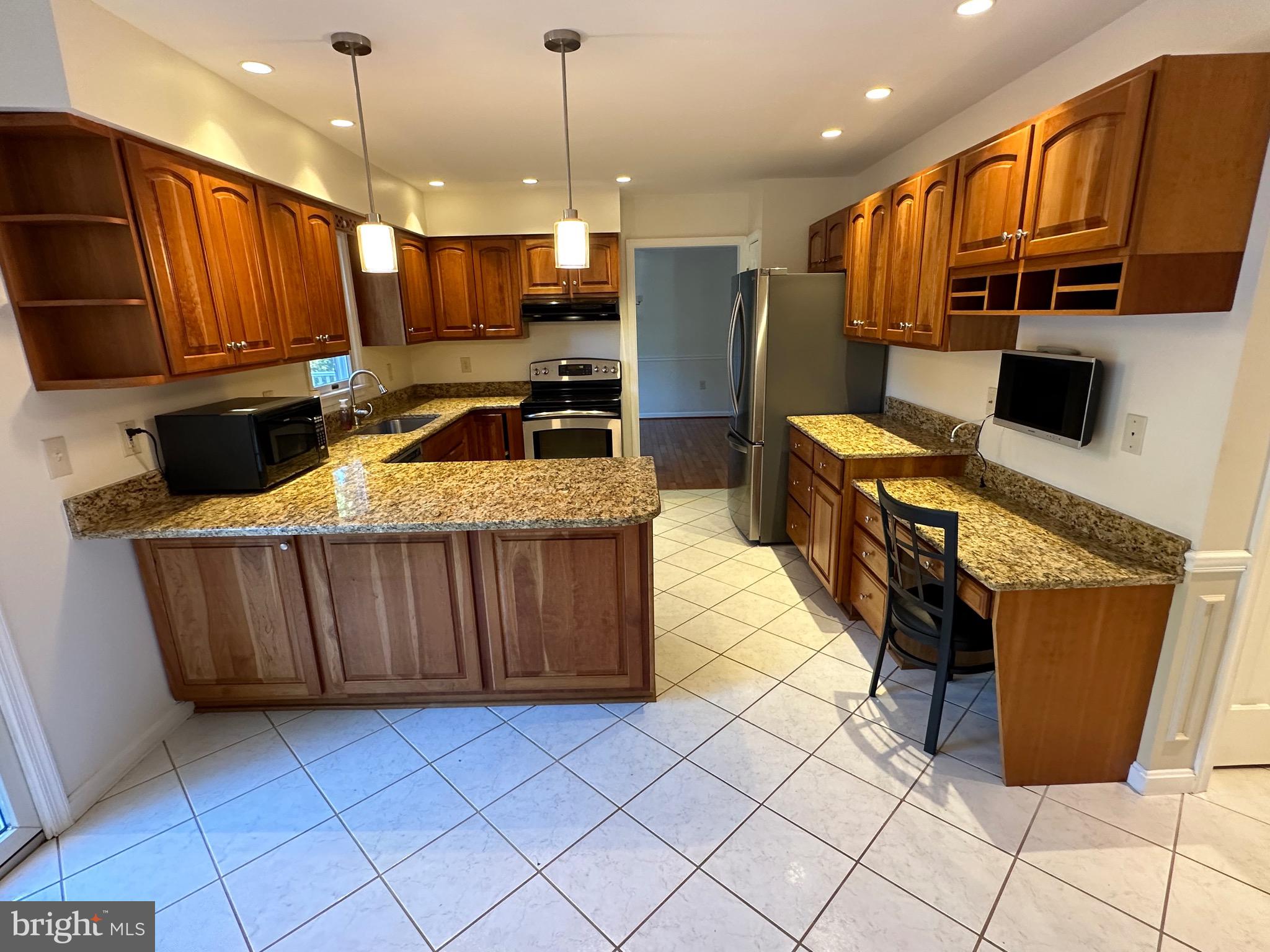 WELLER ESTATES - Residential Lease