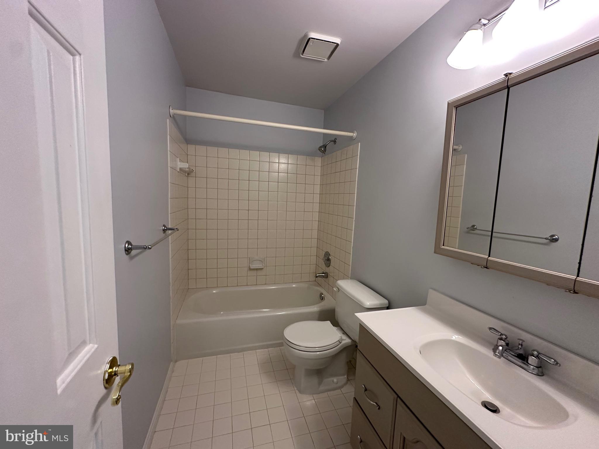 WELLER ESTATES - Residential Lease