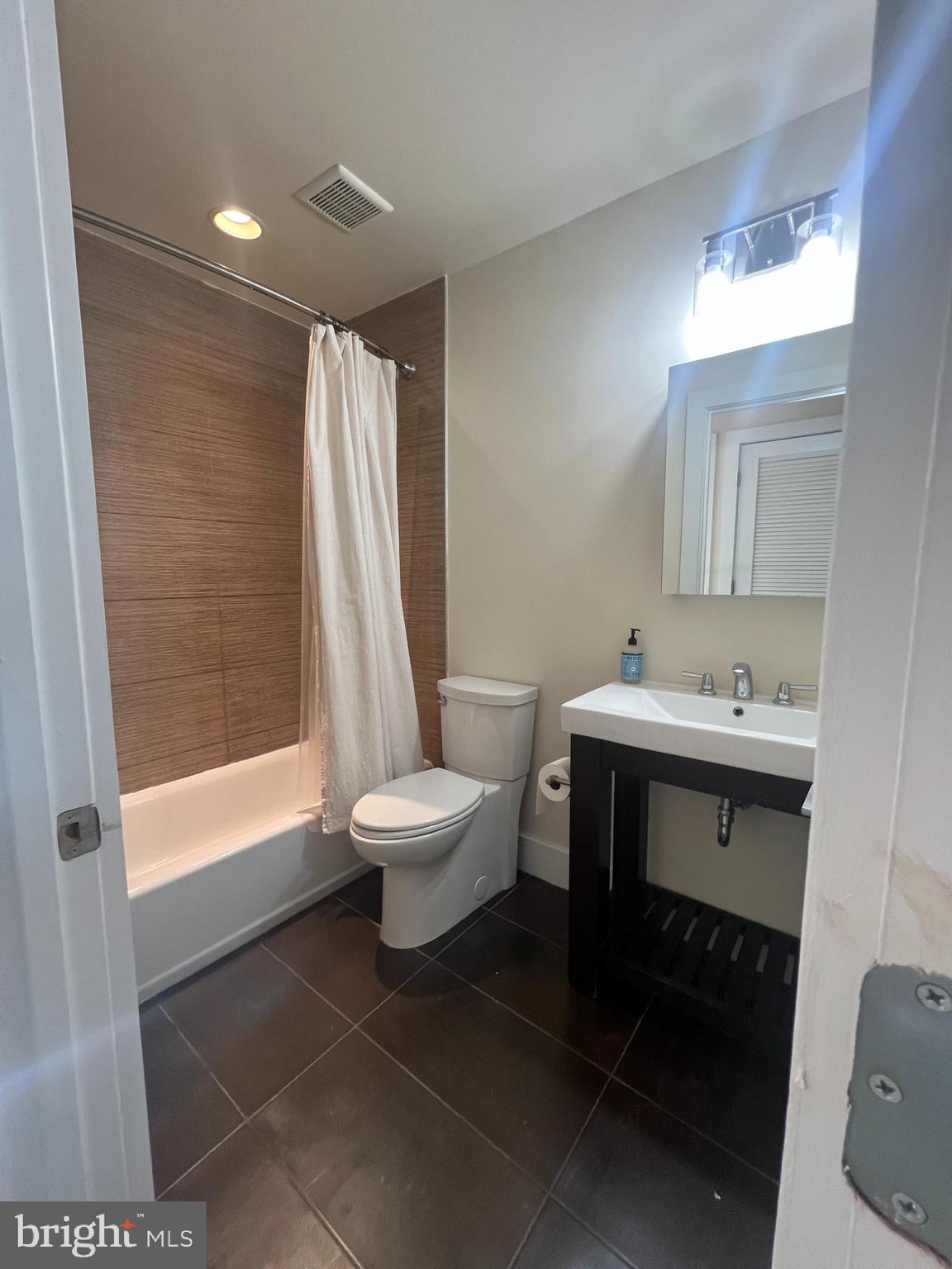 FAIRMOUNT - Residential Lease