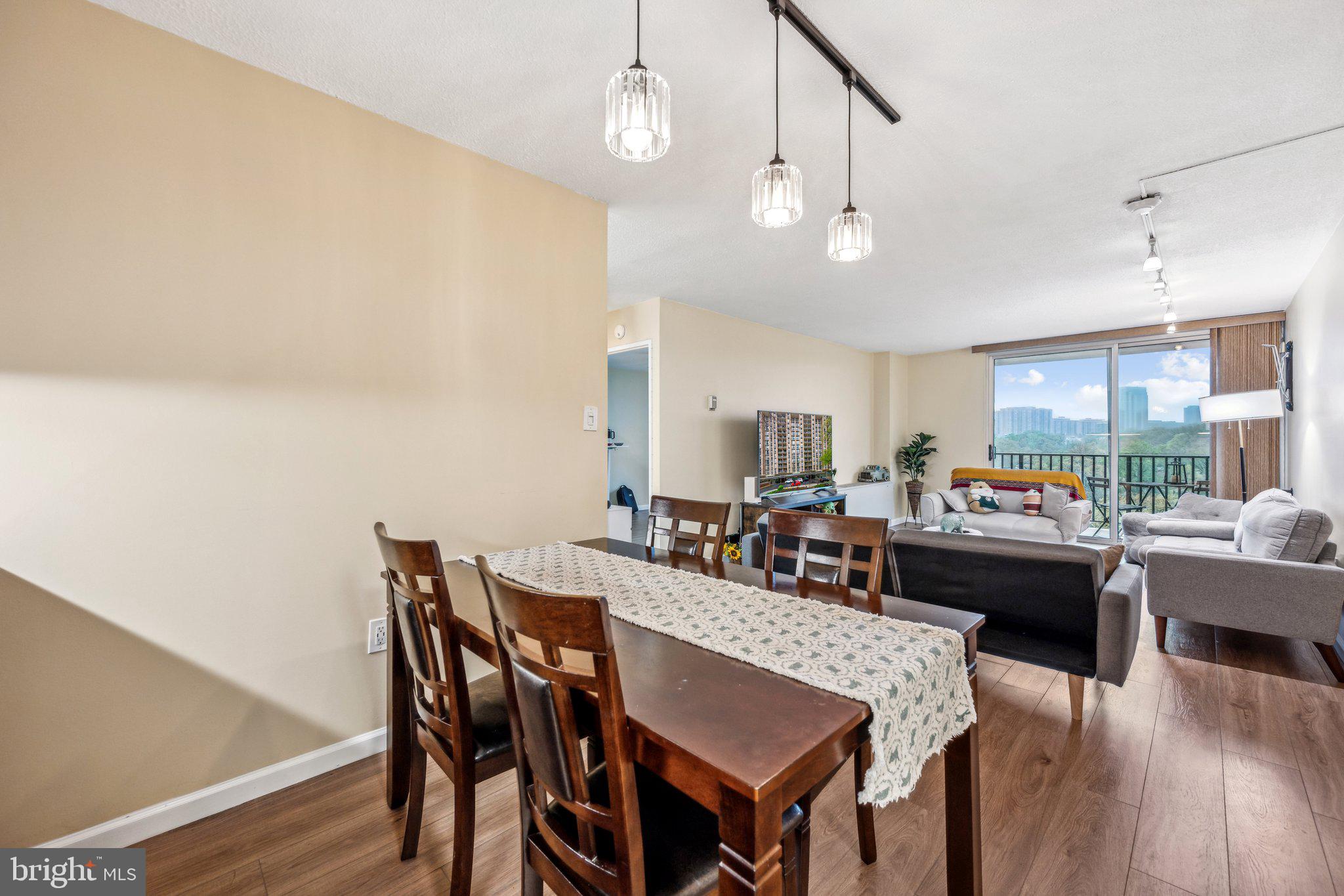 THE CARLTON - Residential