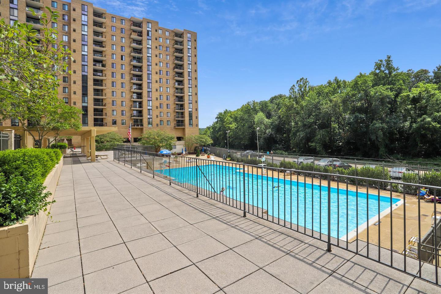 THE CARLTON - Residential