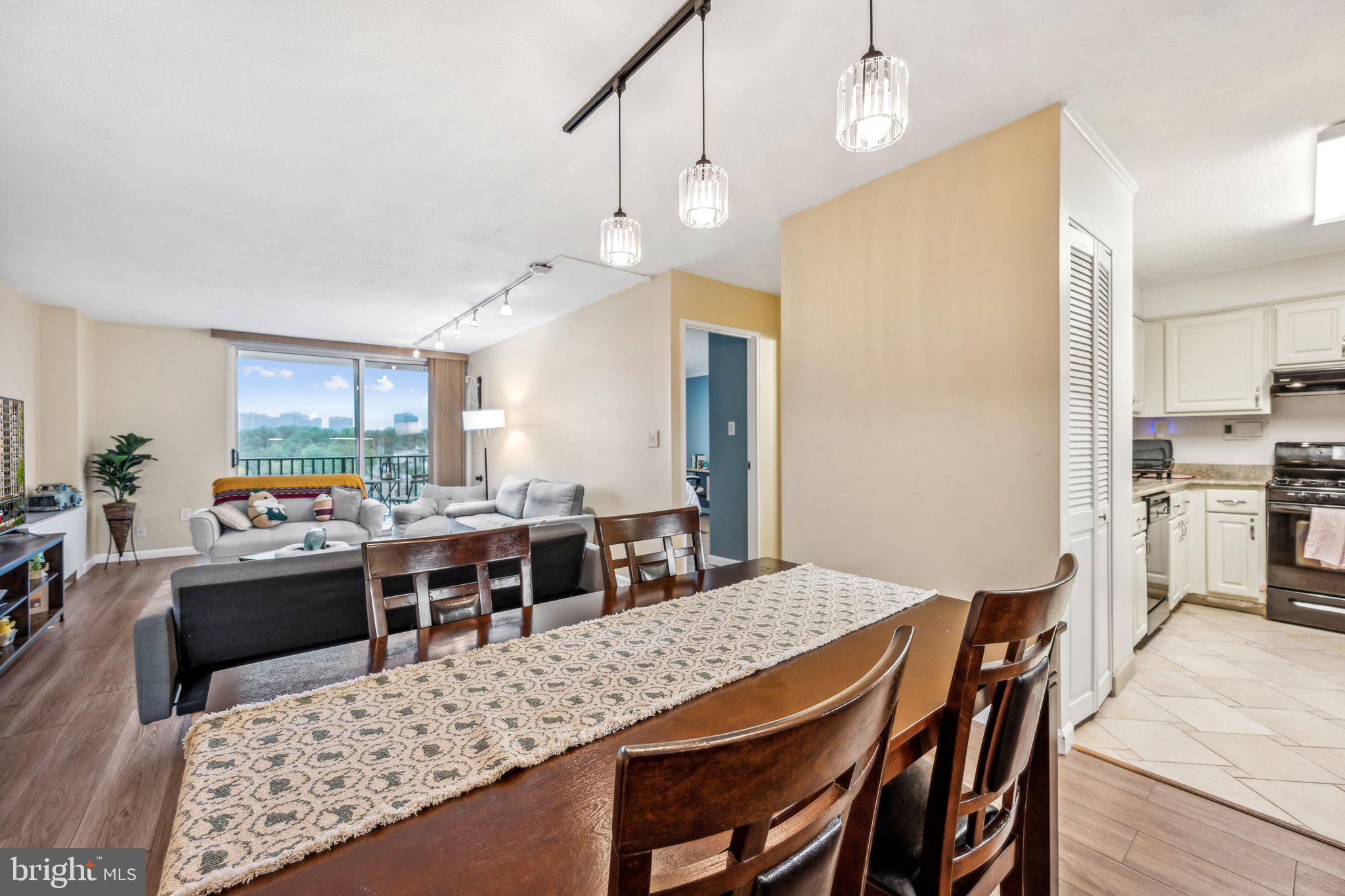 THE CARLTON - Residential