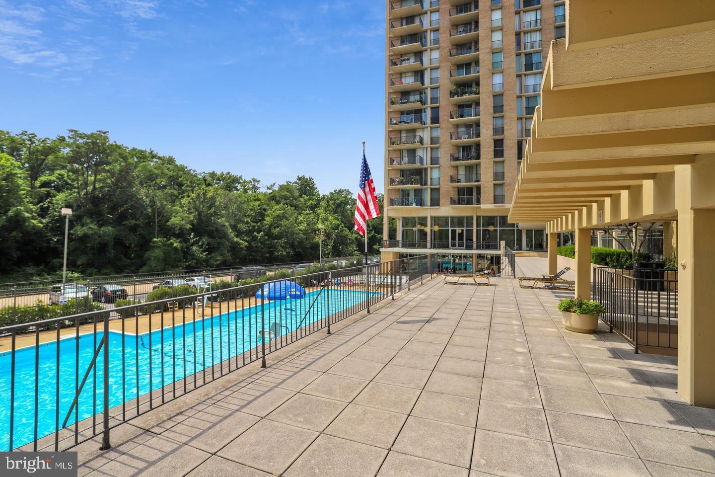 THE CARLTON - Residential